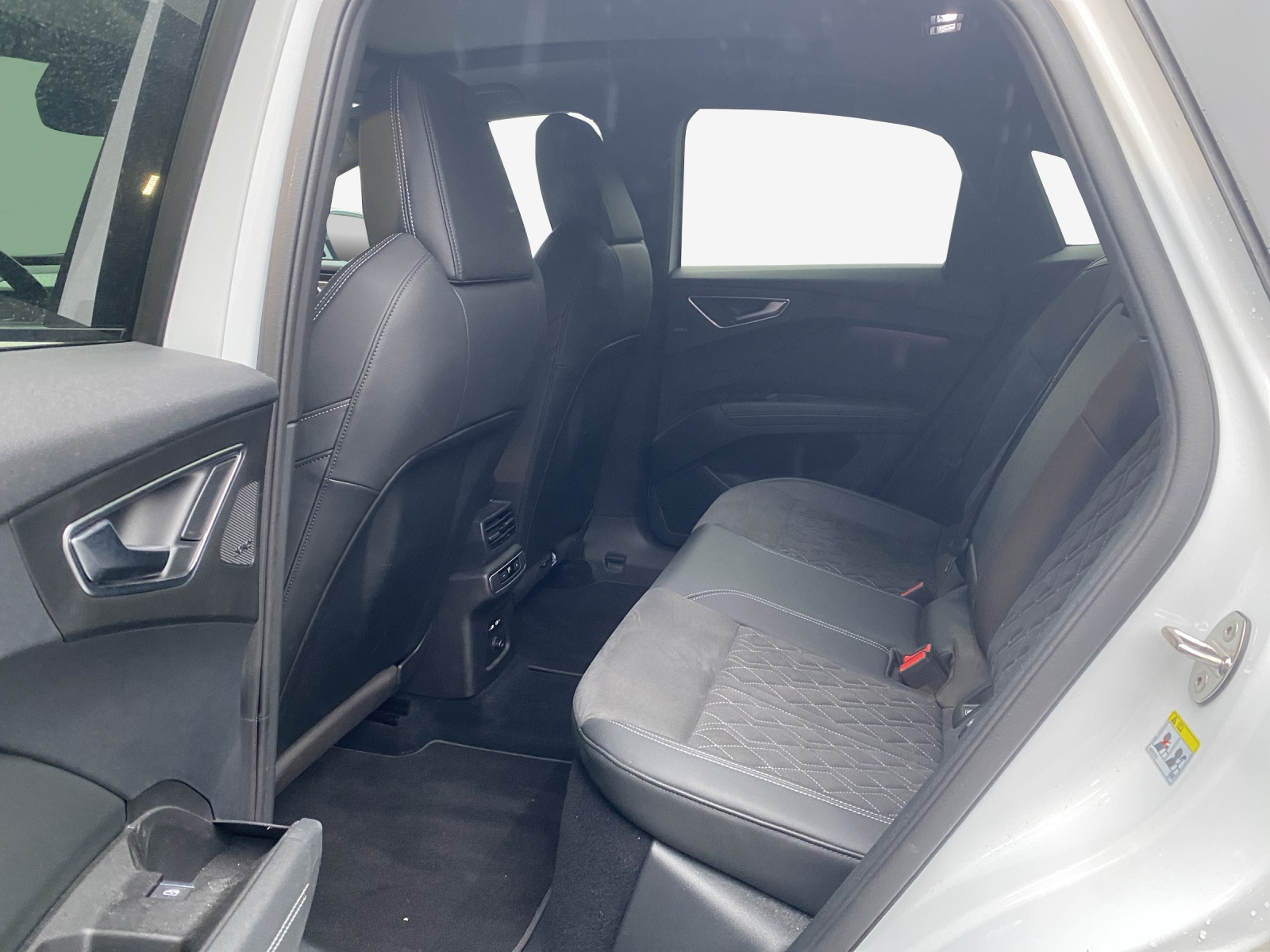 AUDI Q4 Sportback e-tron 50 quattro-image-11