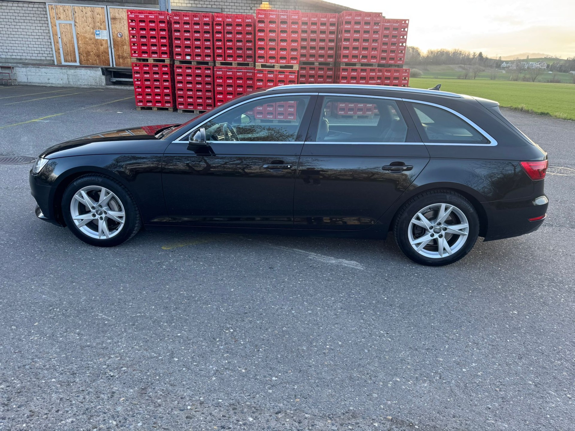 AUDI A4 Avant 2.0 TDI Design quattro S-tronic-image-8