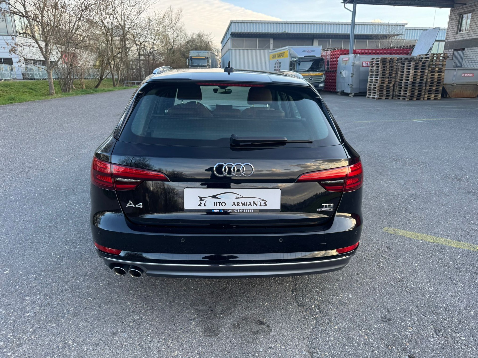AUDI A4 Avant 2.0 TDI Design quattro S-tronic-image-3