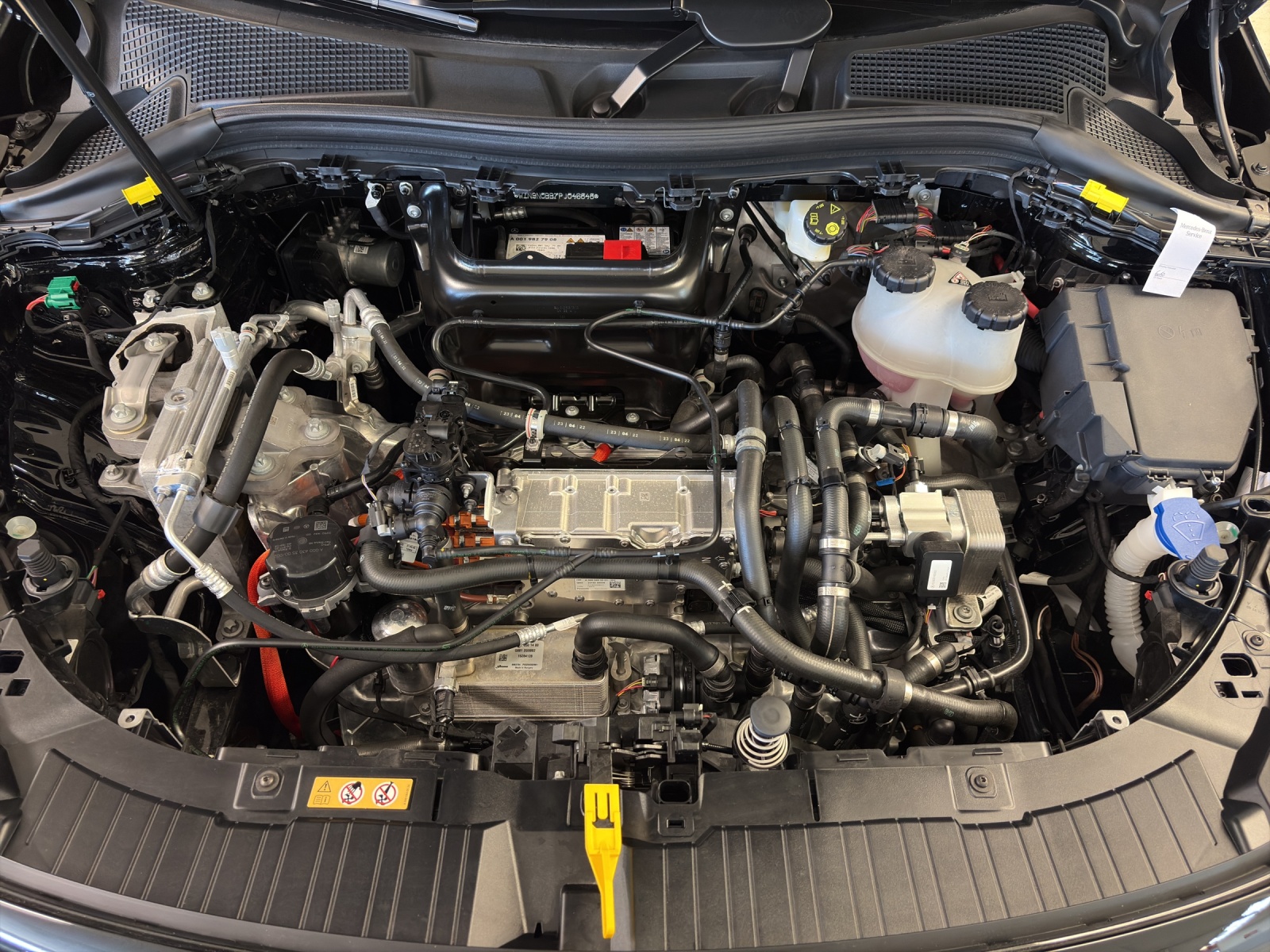 MERCEDES-BENZ EQA 250-image-19