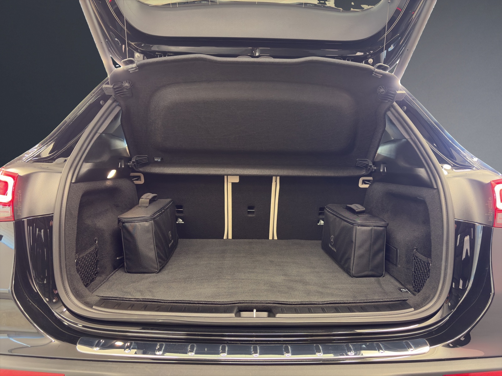 MERCEDES-BENZ EQA 250-image-17