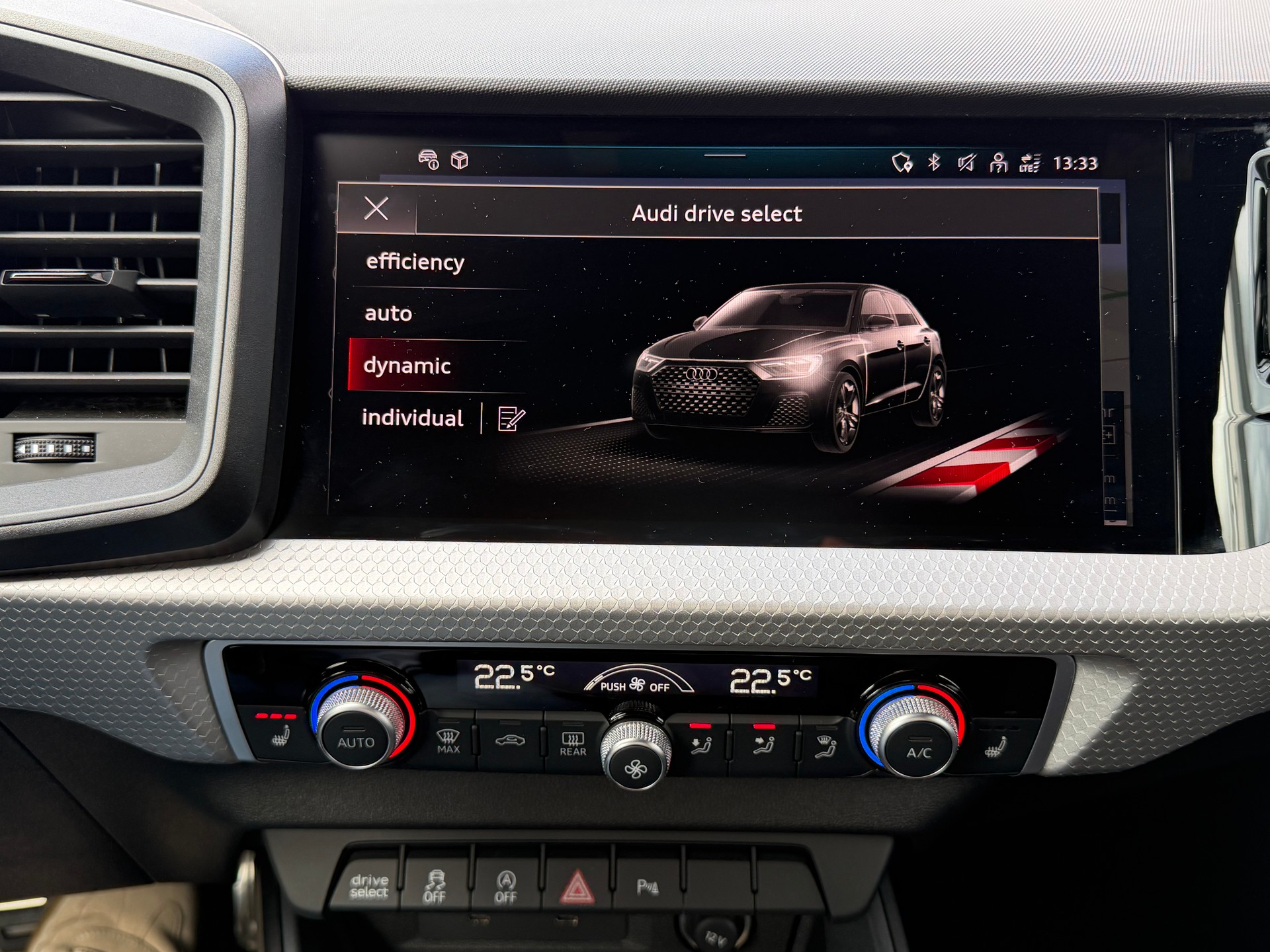 AUDI A1 Sportback 40 TFSI S Line S-tronic-image-22