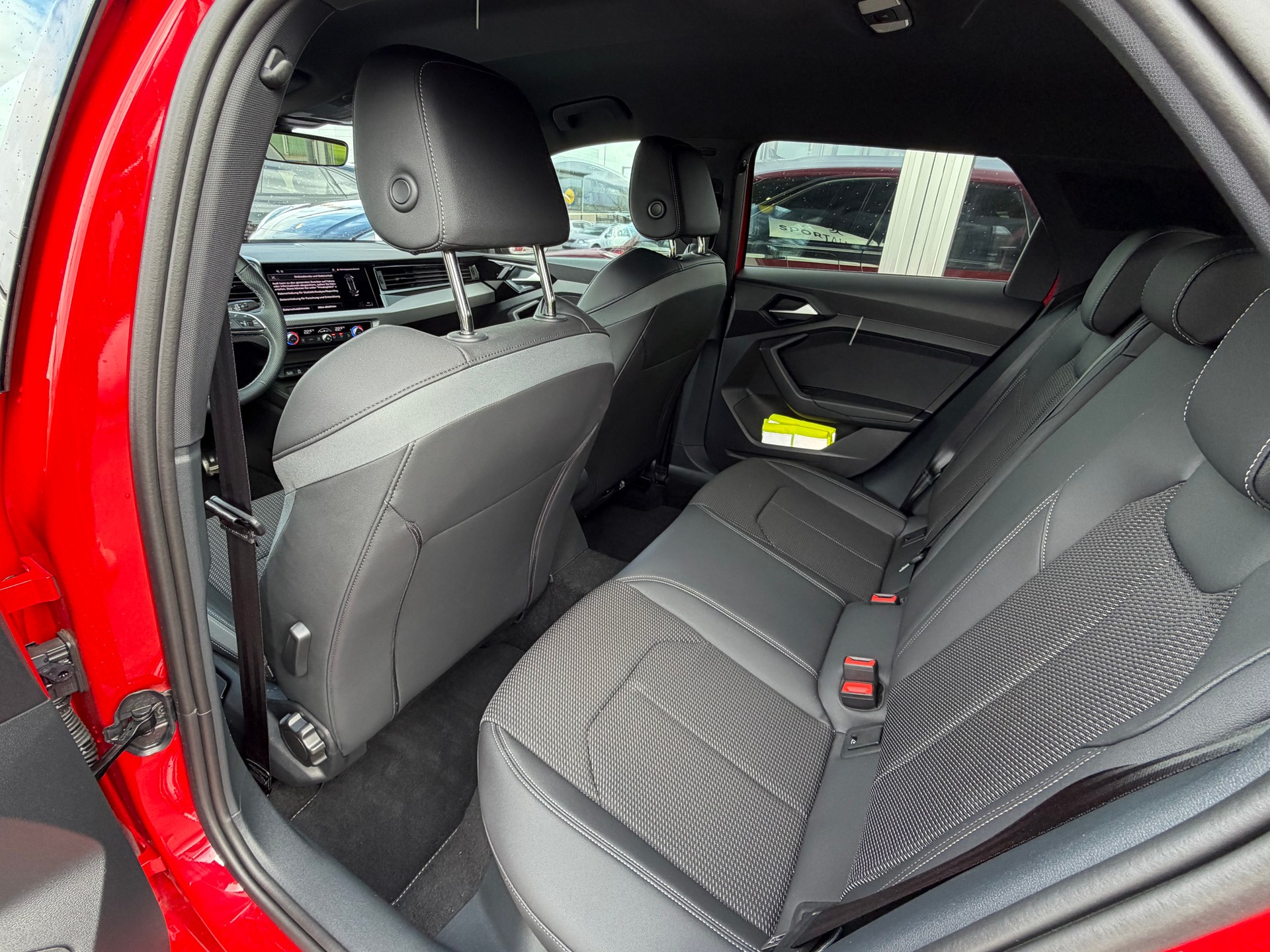 AUDI A1 Sportback 40 TFSI S Line S-tronic-image-12