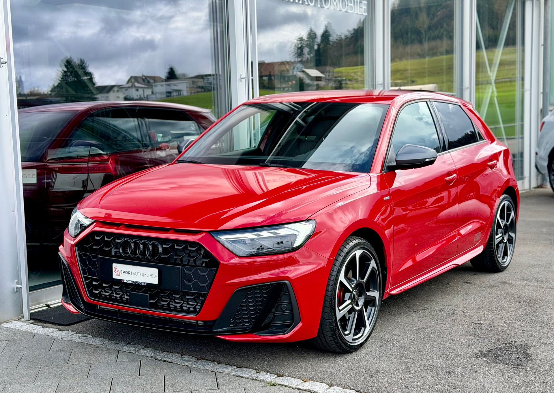 AUDI A1 Sportback 40 TFSI S Line S-tronic-image-2