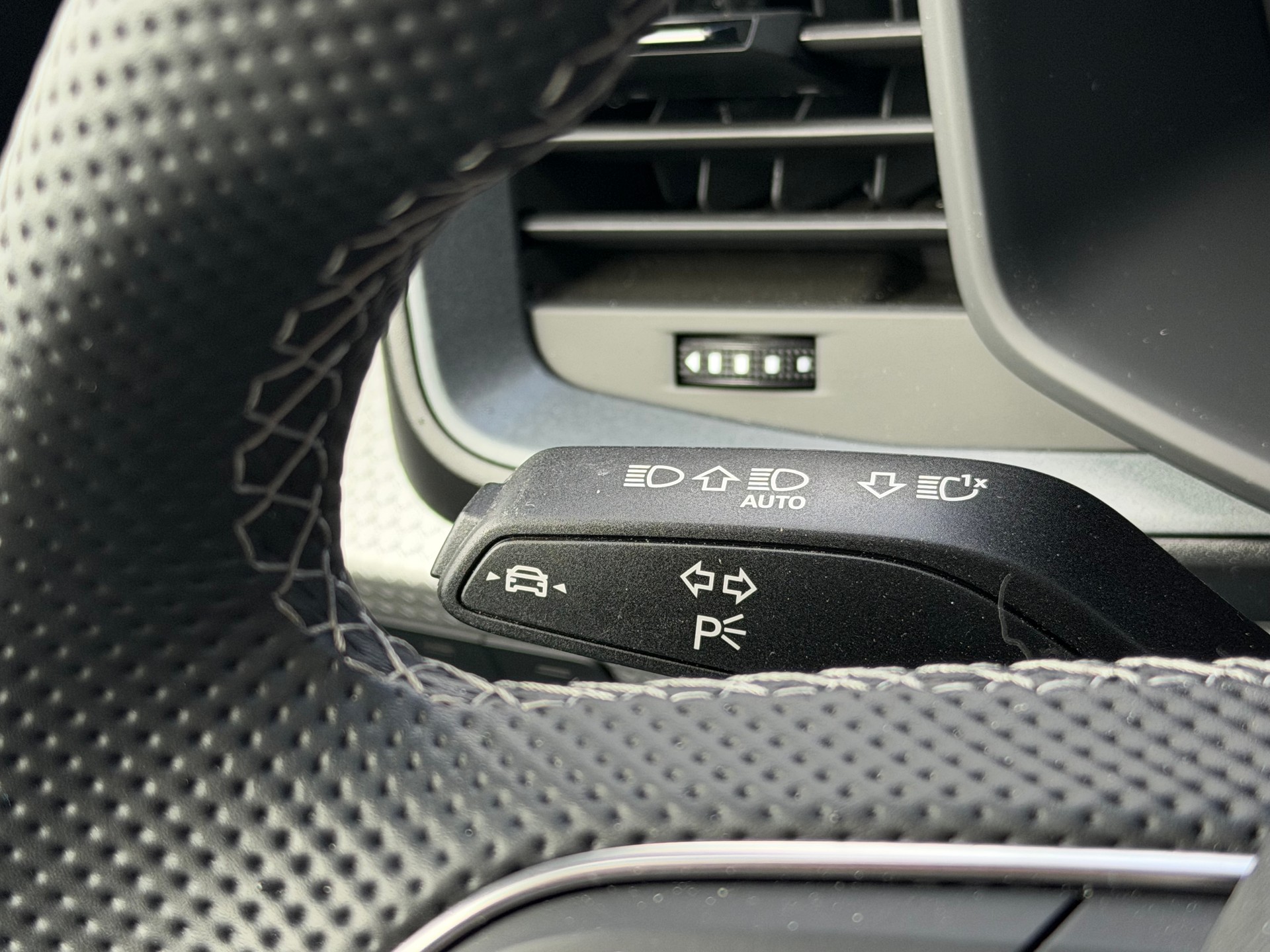AUDI A1 Sportback 40 TFSI S Line S-tronic-image-14