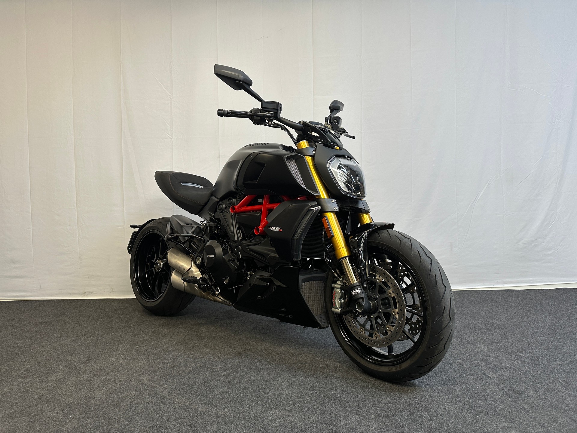 DUCATI Diavel 1260 S-showroom-element-2