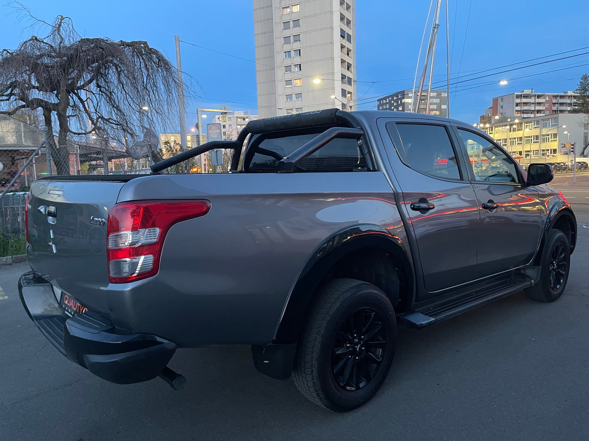 MITSUBISHI L 200 2.4 Diamond Double Cab Blak Line A-image-4