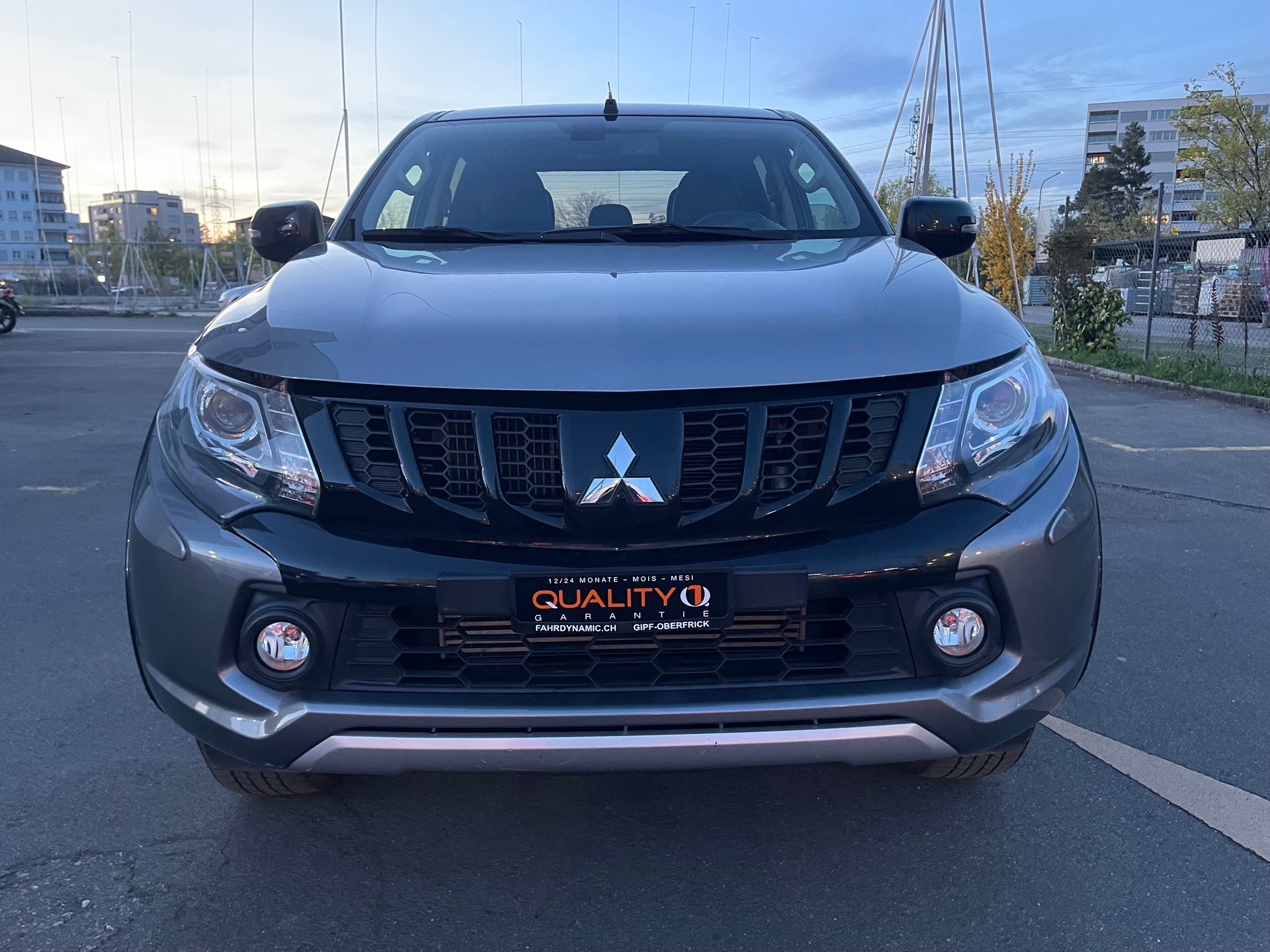 MITSUBISHI L 200 2.4 Diamond Double Cab Blak Line A-image-2