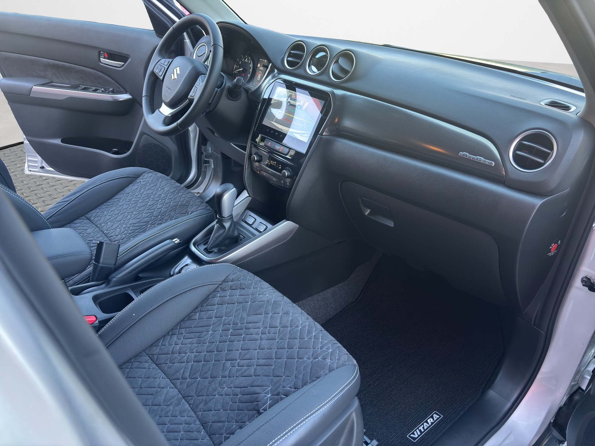 SUZUKI Vitara 1.5 Hybrid Compact Top 4x4 AGS-image-13