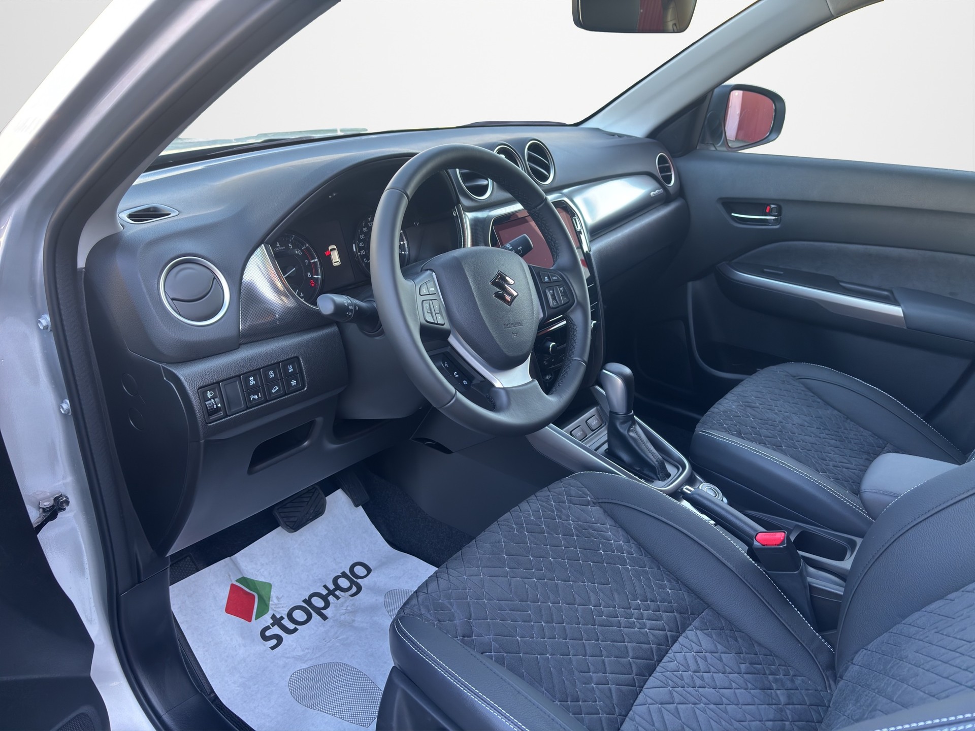 SUZUKI Vitara 1.5 Hybrid Compact Top 4x4 AGS-image-8