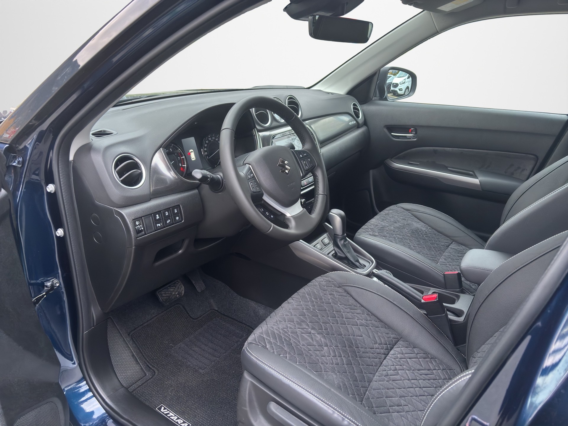 SUZUKI Vitara 1.5 Hybrid Compact Top 4x4 AGS-image-8