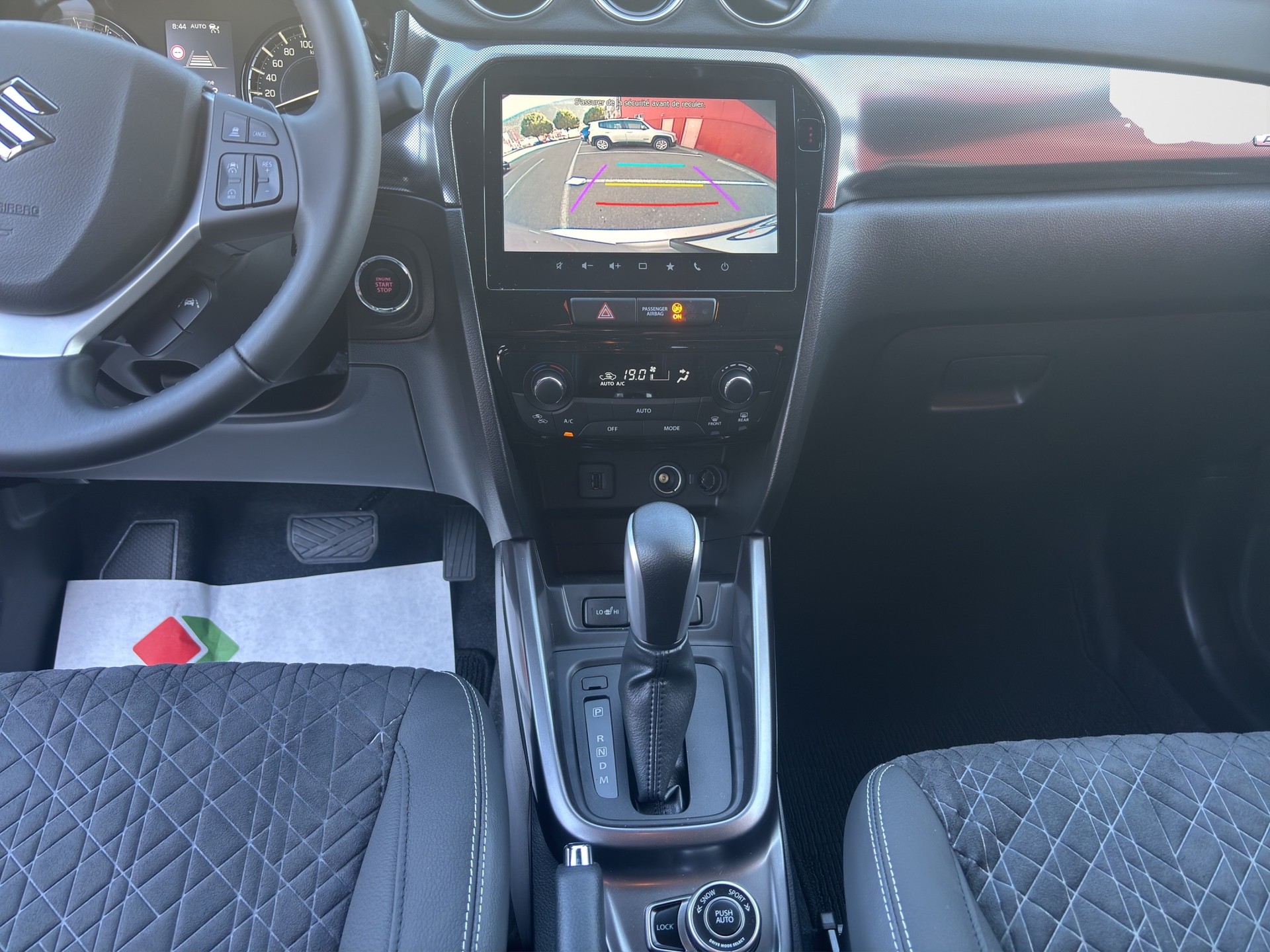 SUZUKI Vitara 1.5 Hybrid Compact Top 4x4 AGS-image-12