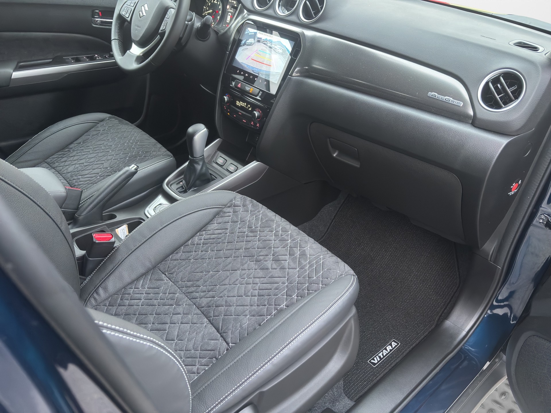 SUZUKI Vitara 1.5 Hybrid Compact Top 4x4 AGS-image-13