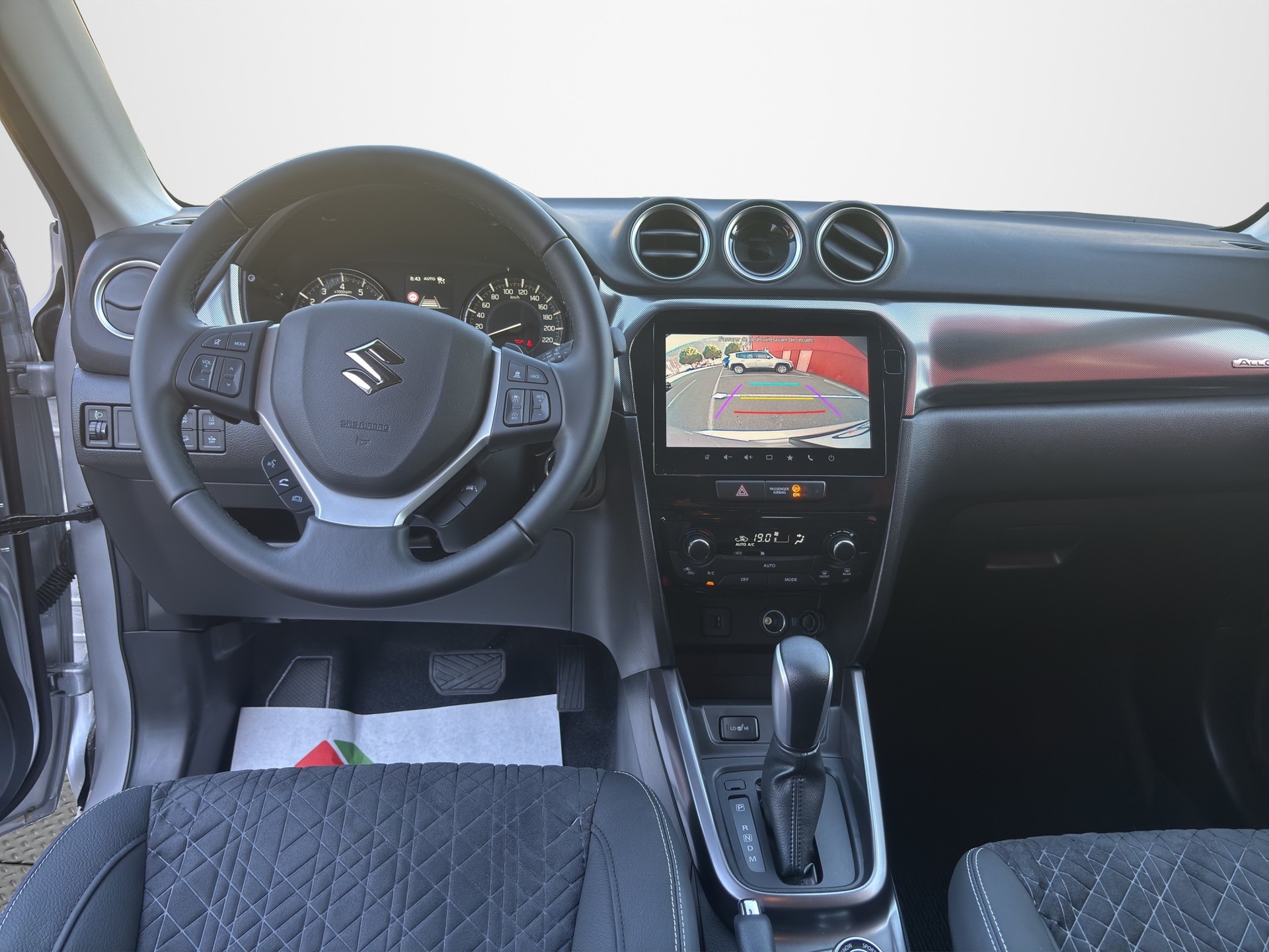 SUZUKI Vitara 1.5 Hybrid Compact Top 4x4 AGS-image-11