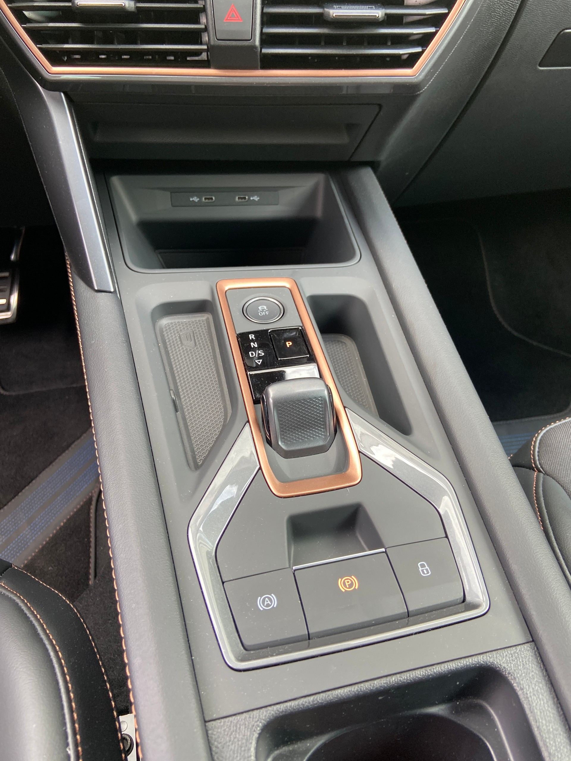 CUPRA LEON 1.5 TSI DSG-image-9