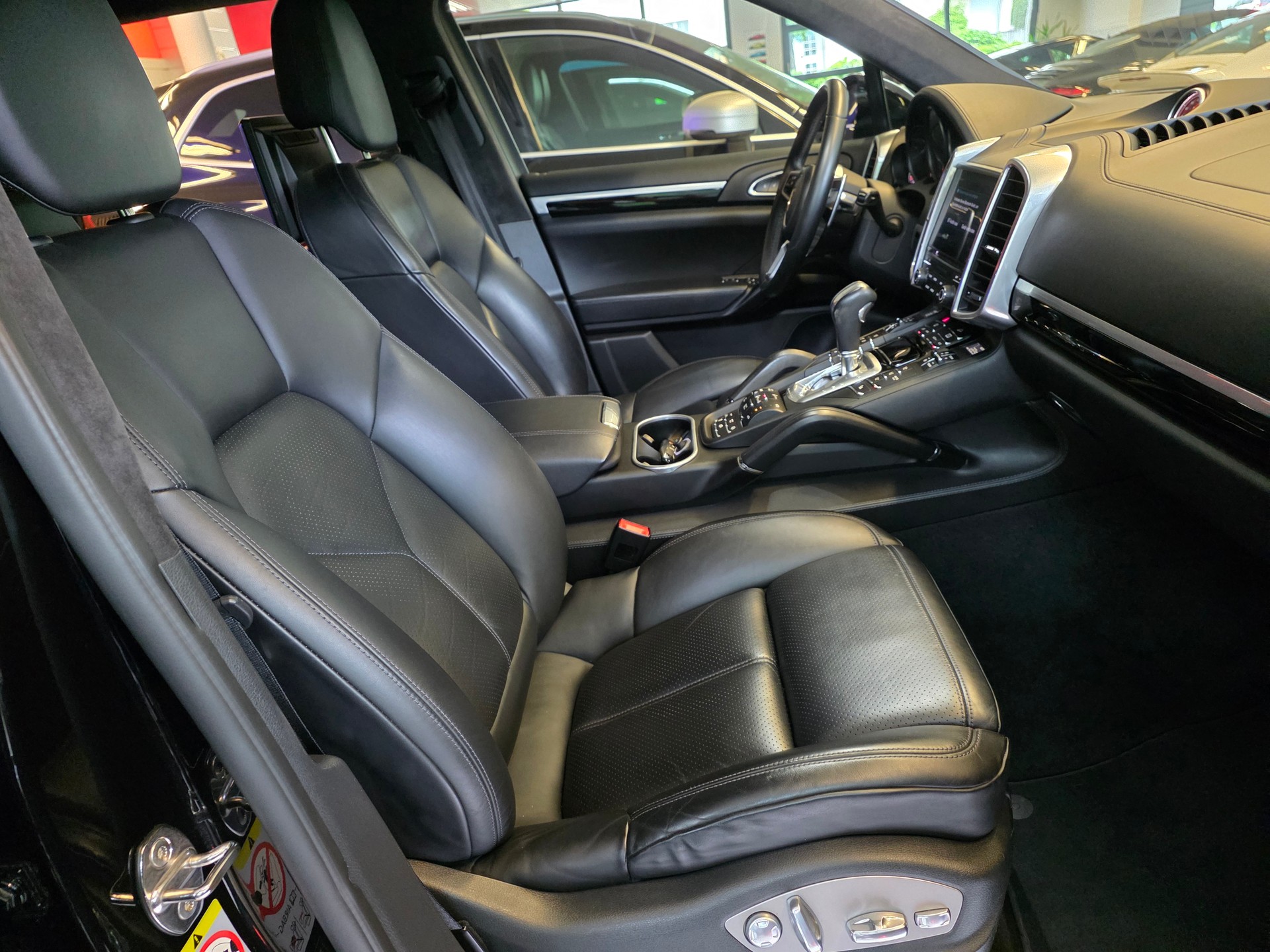 PORSCHE Cayenne 4.8 V8 Turbo (Facelift PCM II)-image-9