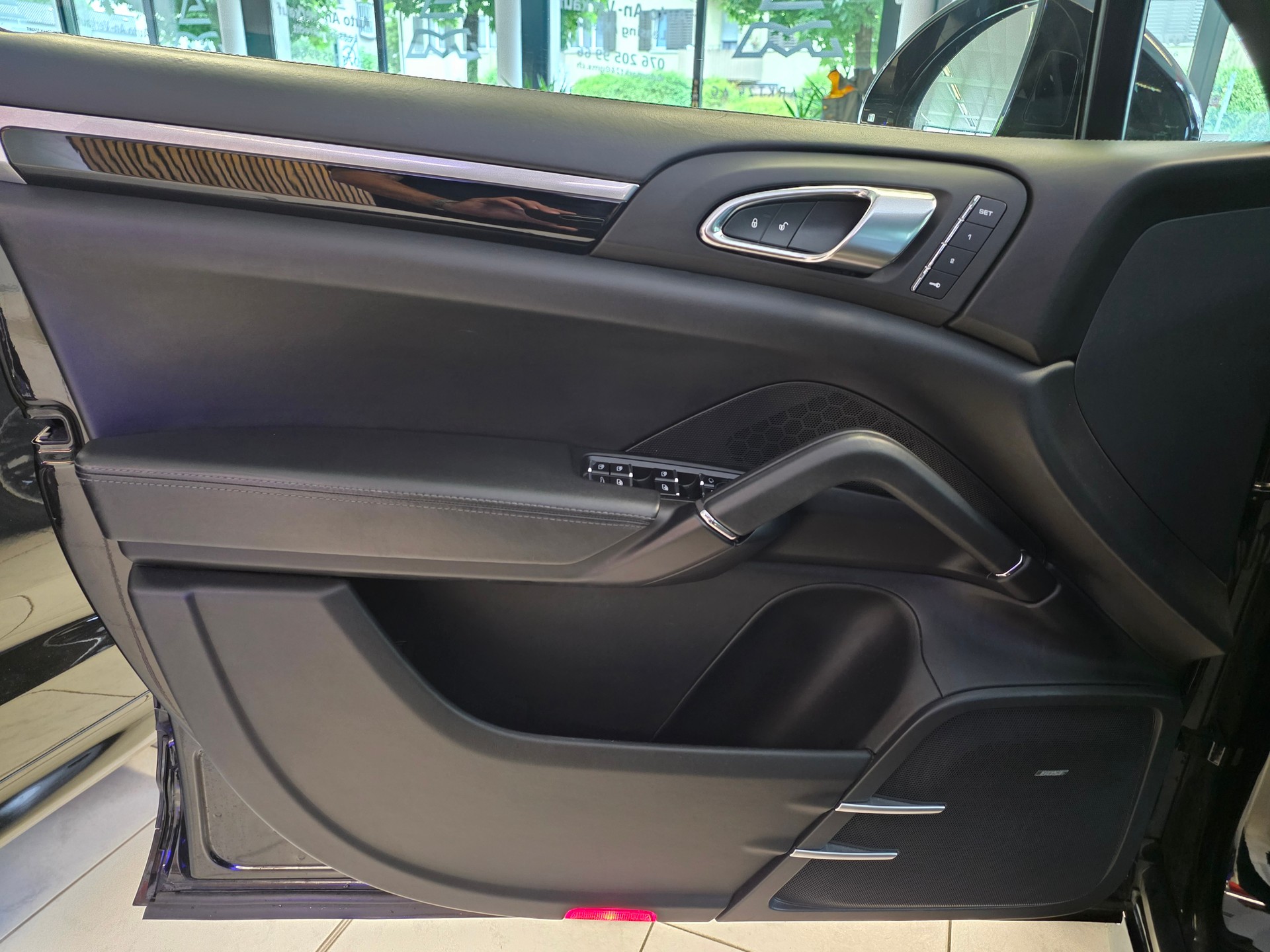 PORSCHE Cayenne 4.8 V8 Turbo (Facelift PCM II)-image-5