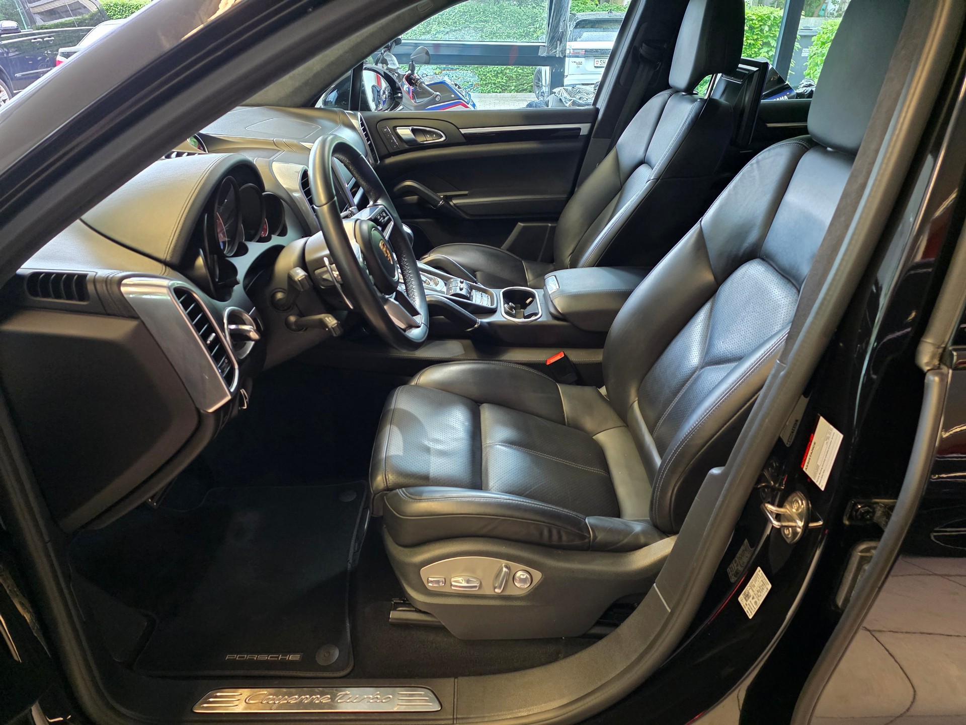 PORSCHE Cayenne 4.8 V8 Turbo (Facelift PCM II)-image-3