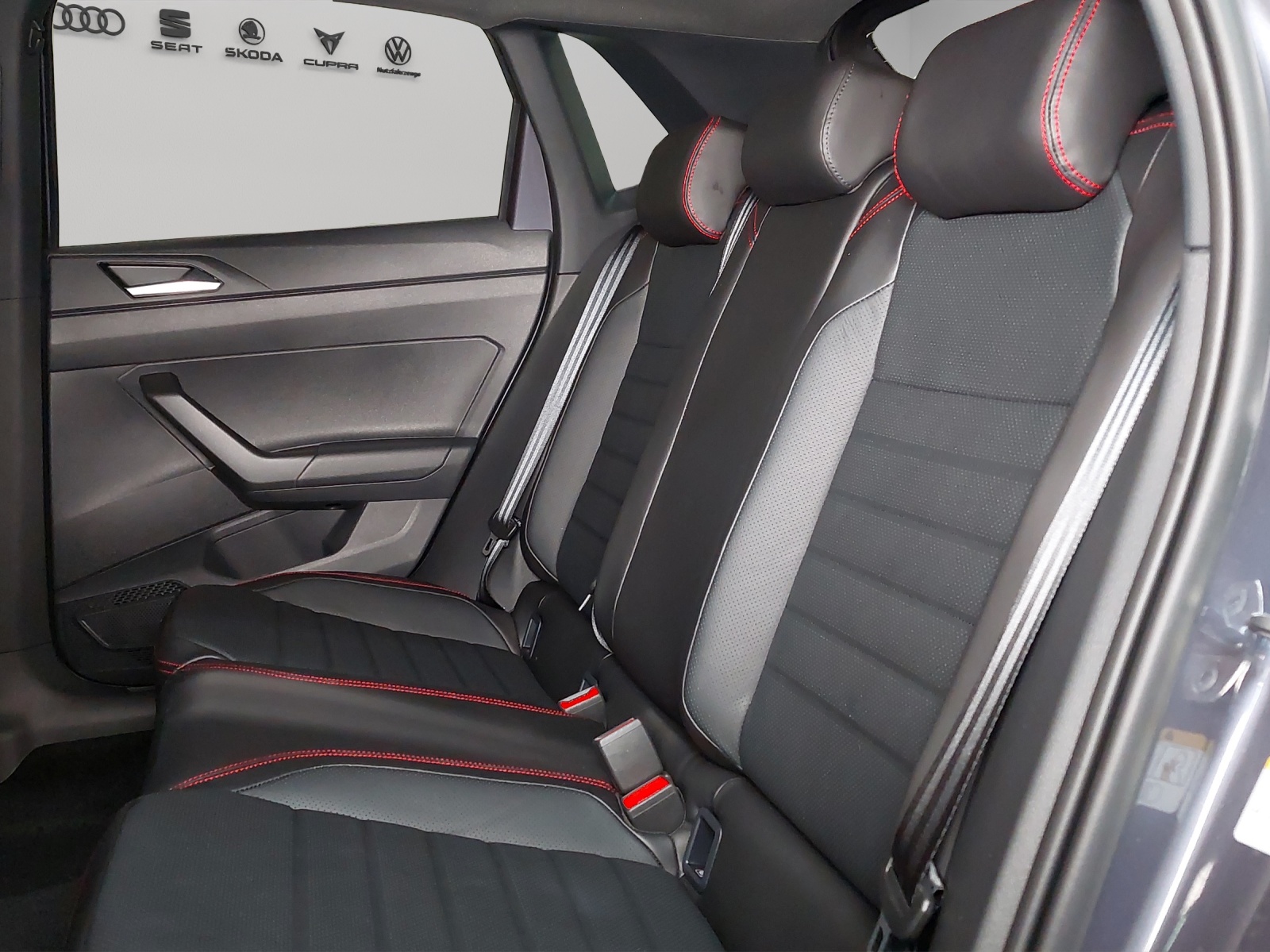 VW Polo 2.0 TSI GTI DSG-image-8