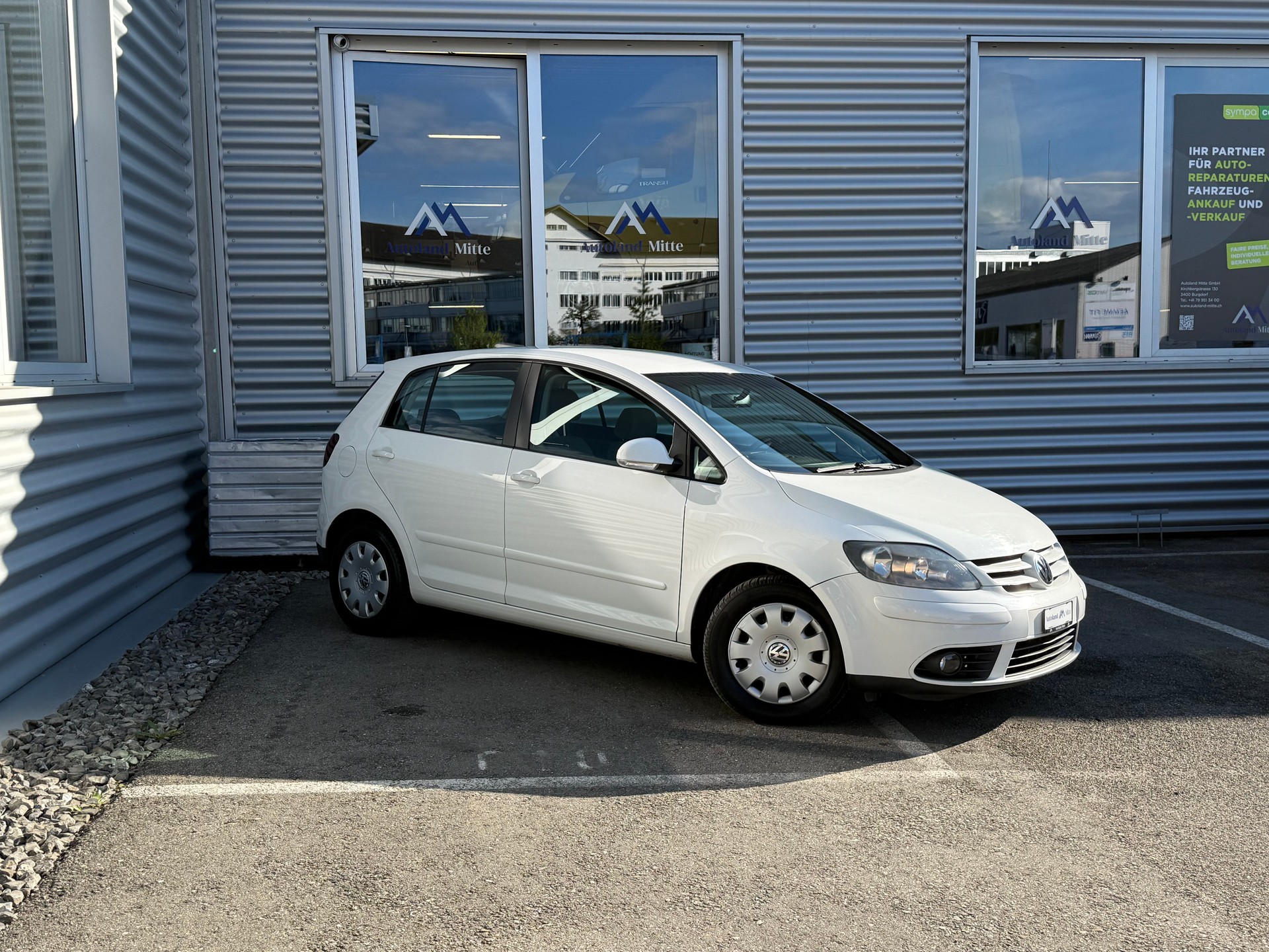 VW Golf Plus-showroom-element-1
