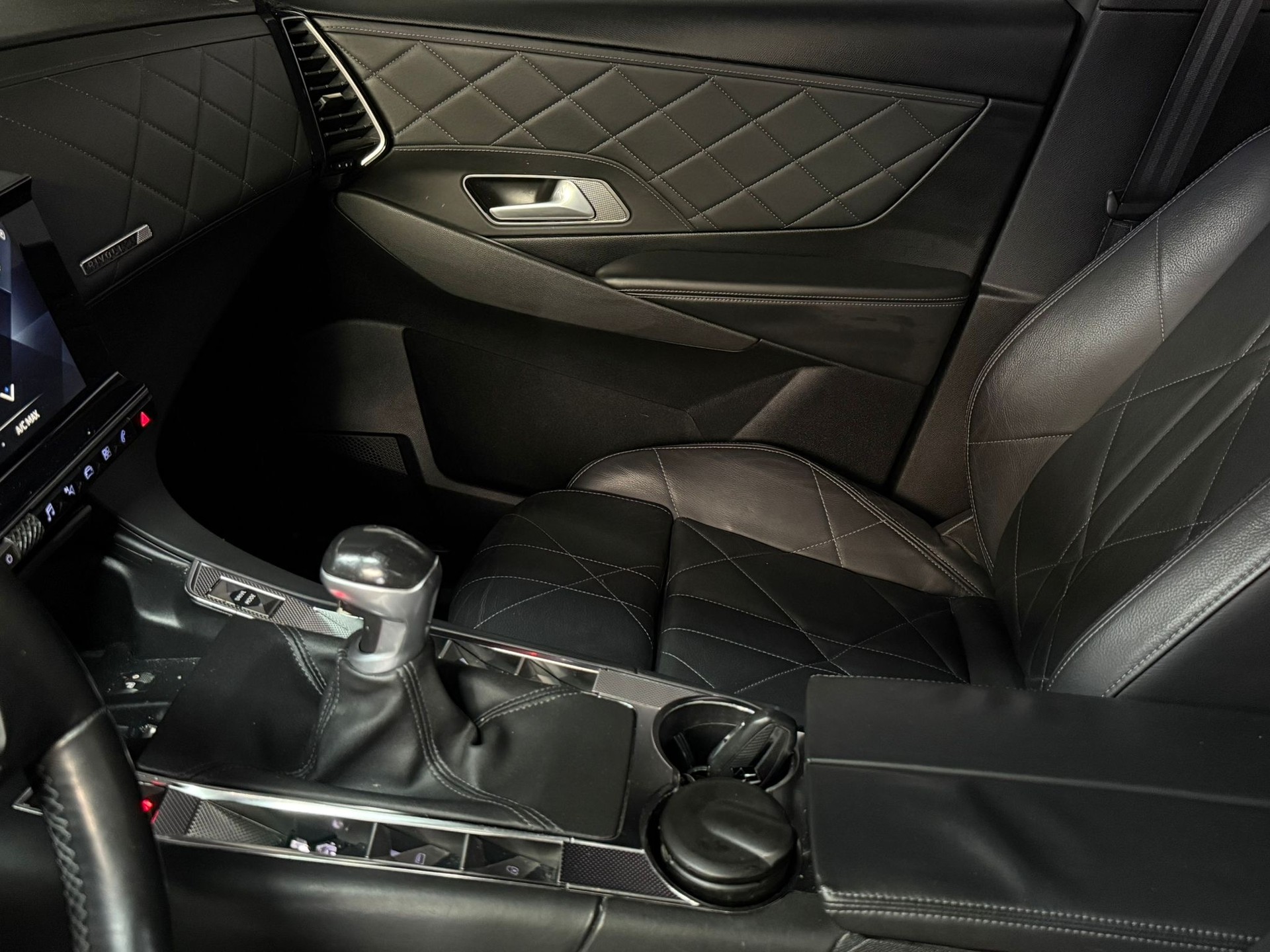 DS AUTOMOBILES DS 7 Crossback 1.5 BlueHDi SO Chic ***RIVOLI*** / Top Austattung / Panoramadach / Anhängerkupplung /-image-18