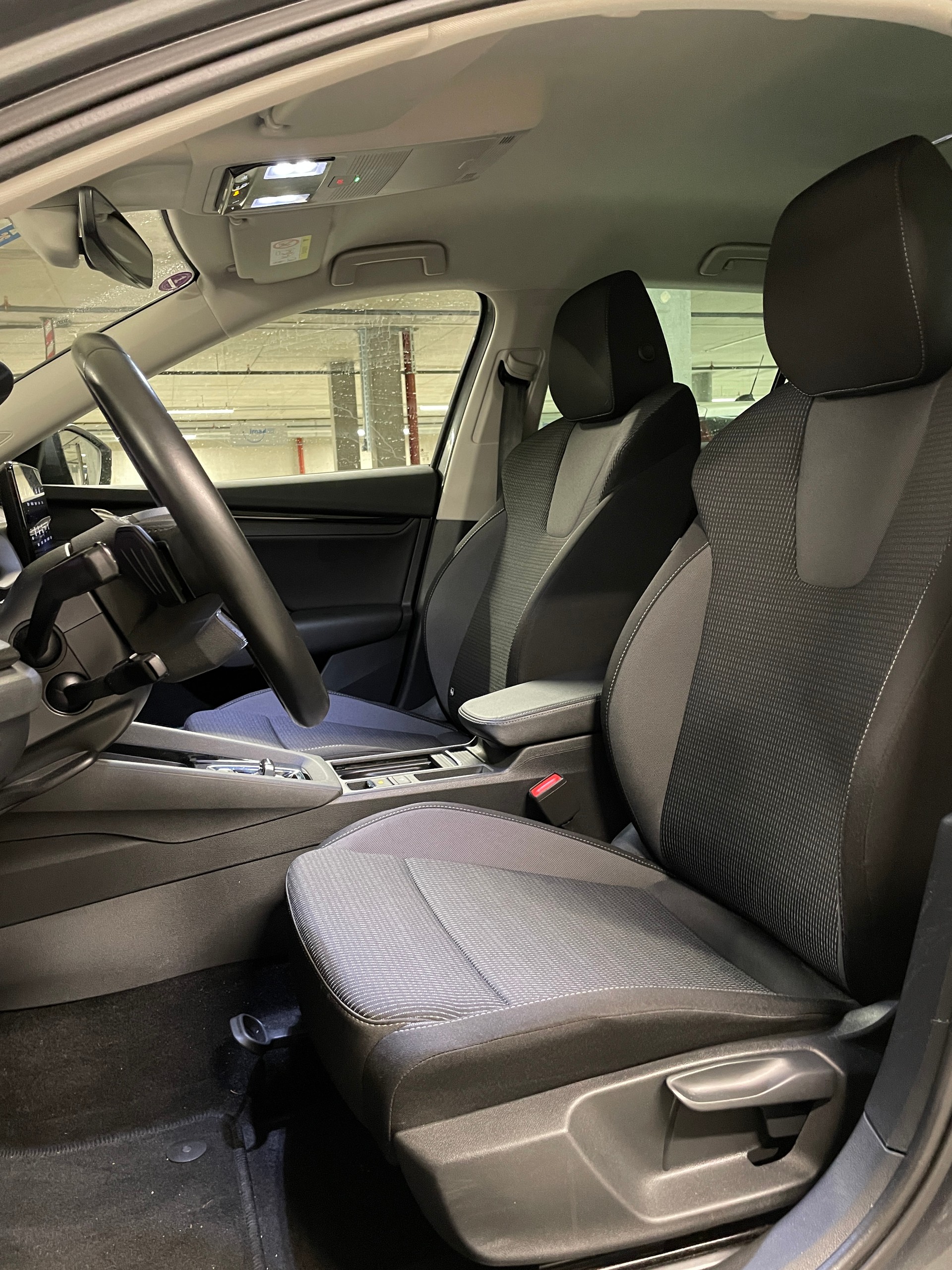 SKODA Octavia Combi 2.0 TSI Ambition DSG 4x4-image-11