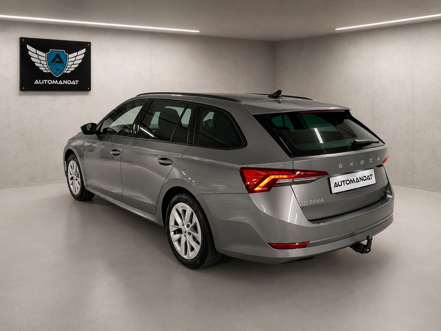 SKODA Octavia Combi 2.0 TSI Ambition DSG 4x4-showroom-element-2