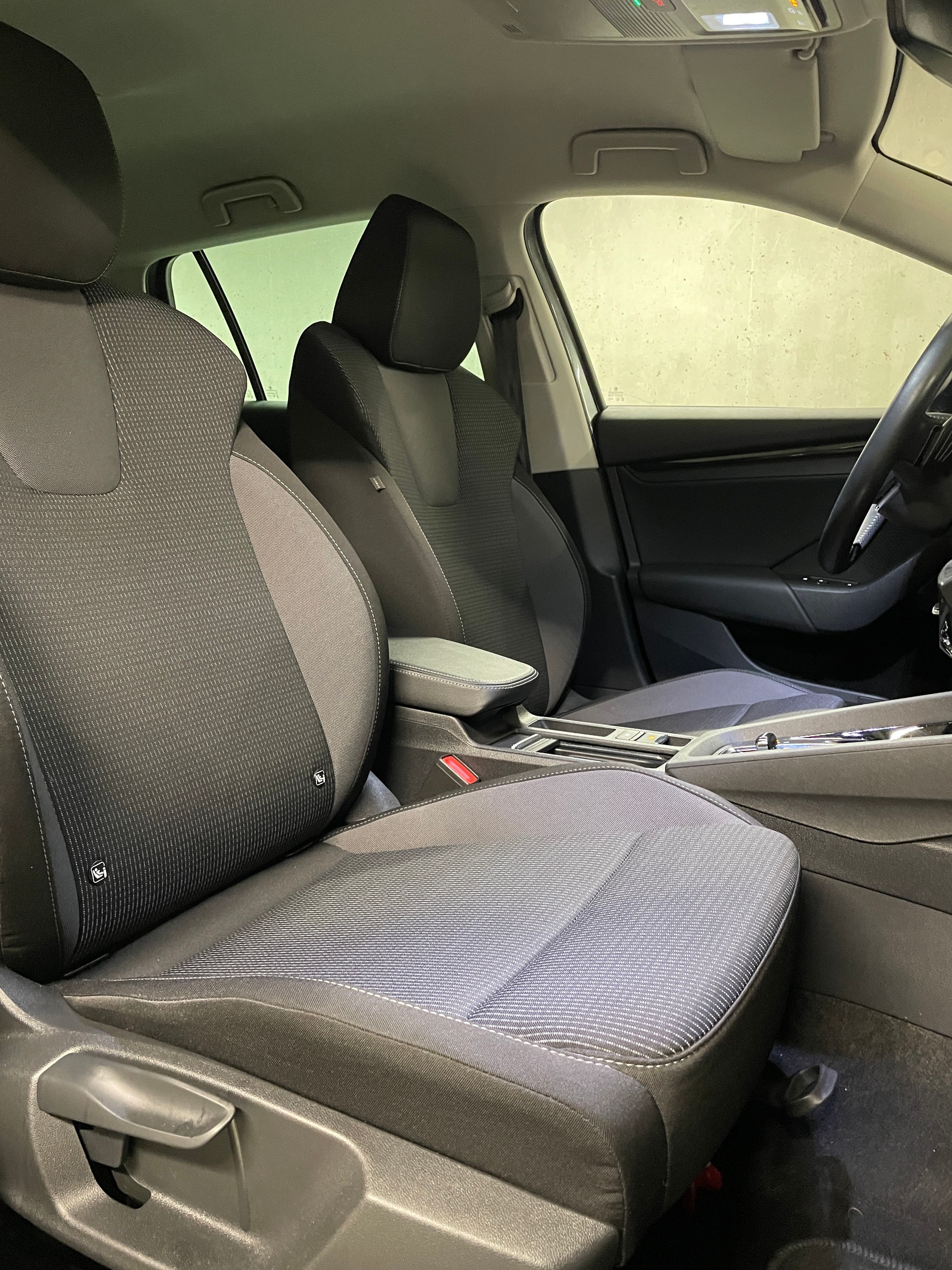 SKODA Octavia Combi 2.0 TSI Ambition DSG 4x4-image-20
