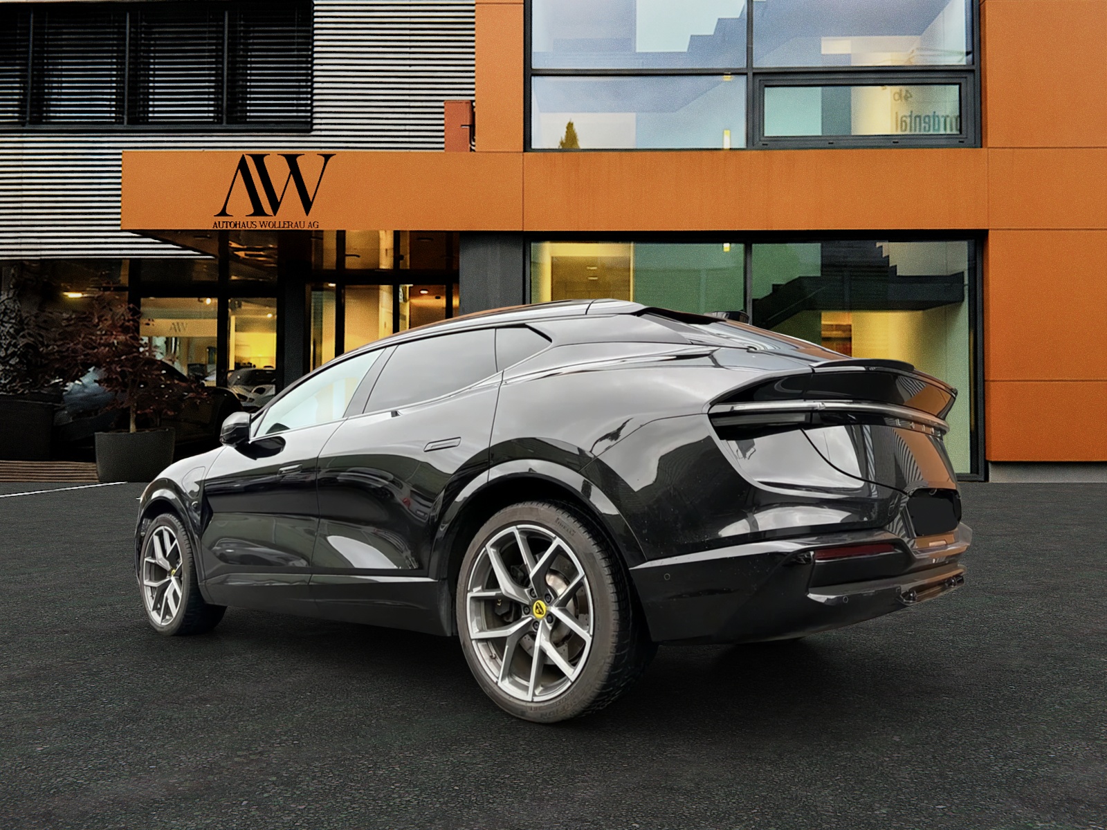 LOTUS Eletre S-showroom-element-3