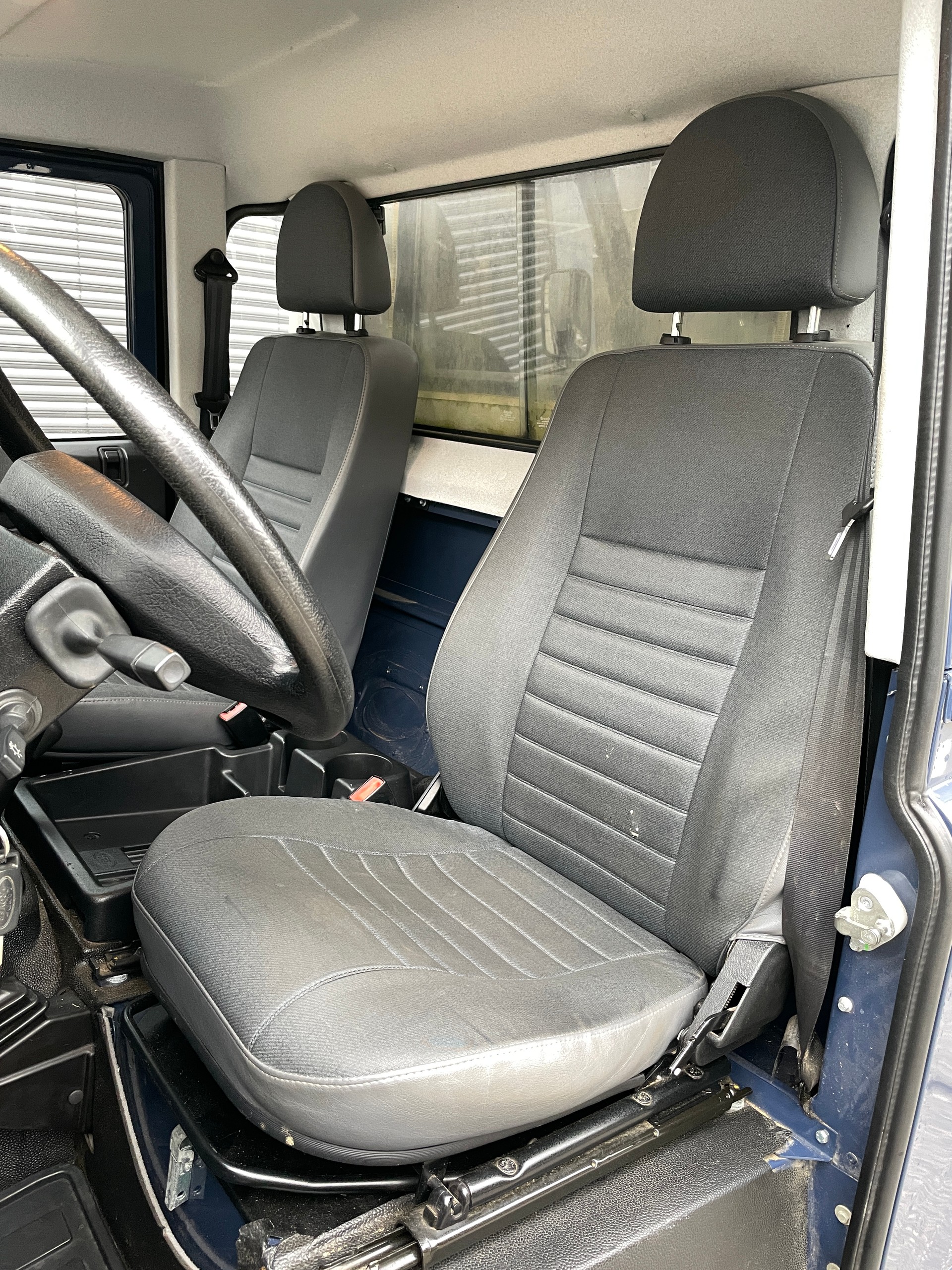 LAND ROVER Defender 110 2.4 Td4 High Capacity Pick Up-image-11