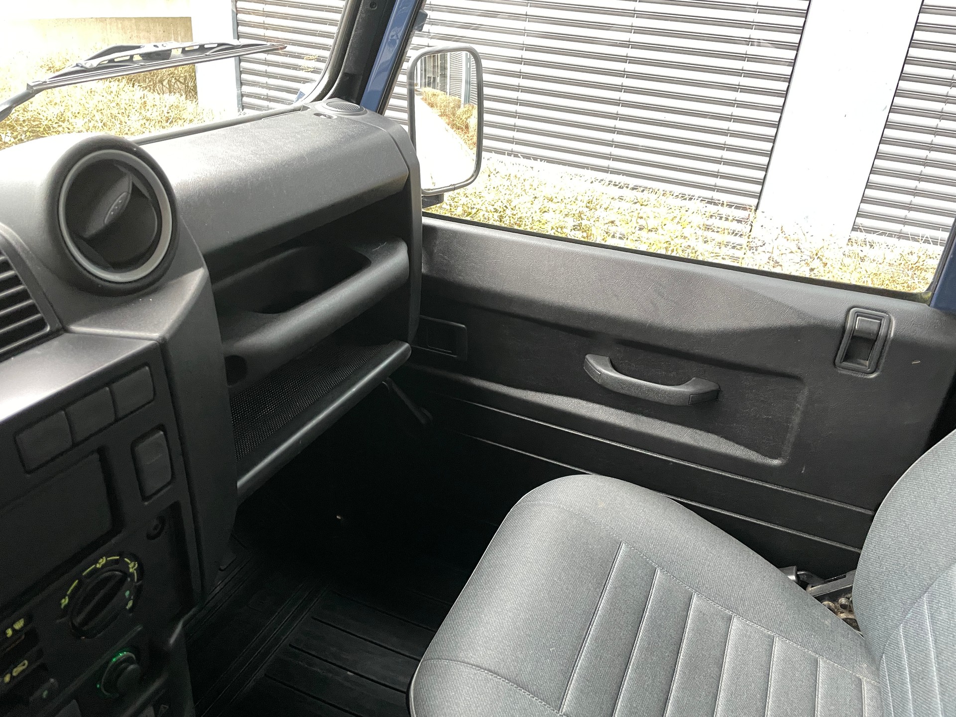 LAND ROVER Defender 110 2.4 Td4 High Capacity Pick Up-image-16