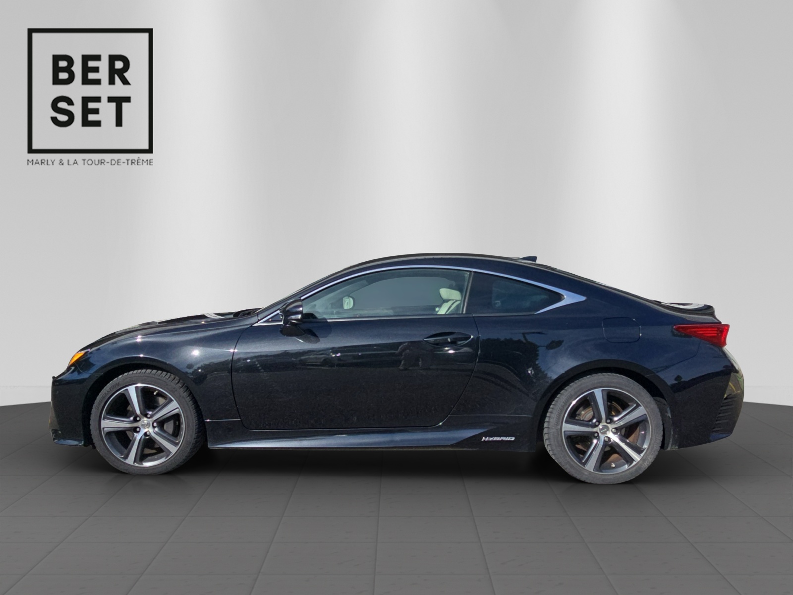 LEXUS RC 300h Comfort-showroom-element-1