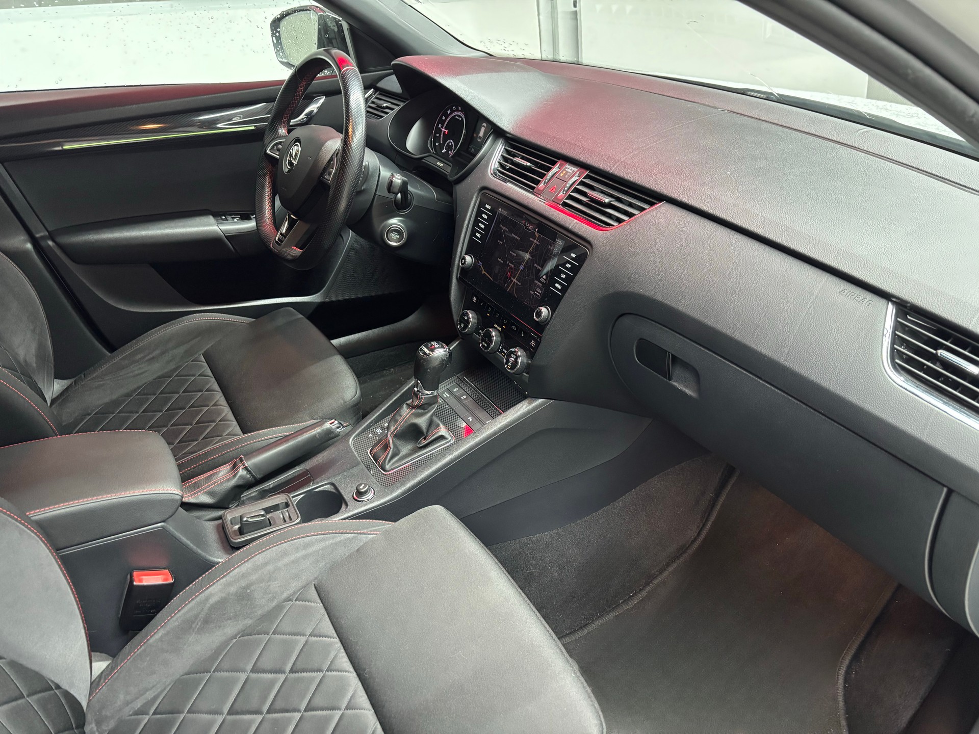 SKODA Octavia Combi 2.0 TDI RS 4x4 DSG-image-11