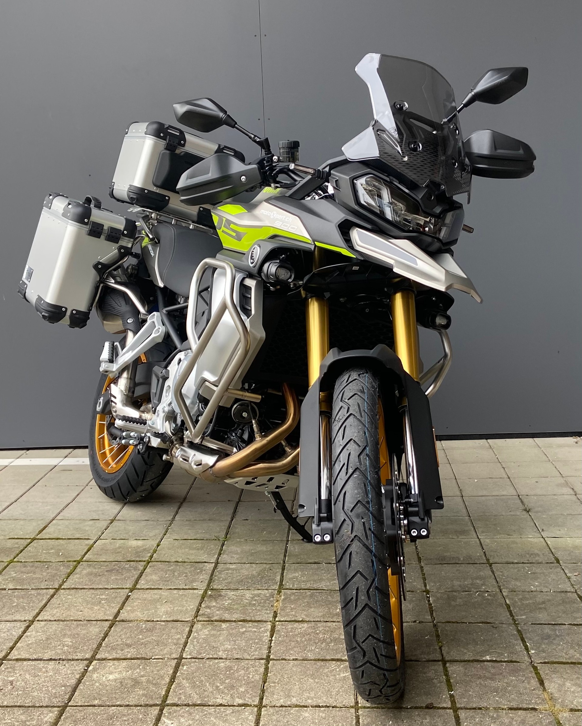 VOGE 900 DSX-showroom-element-1