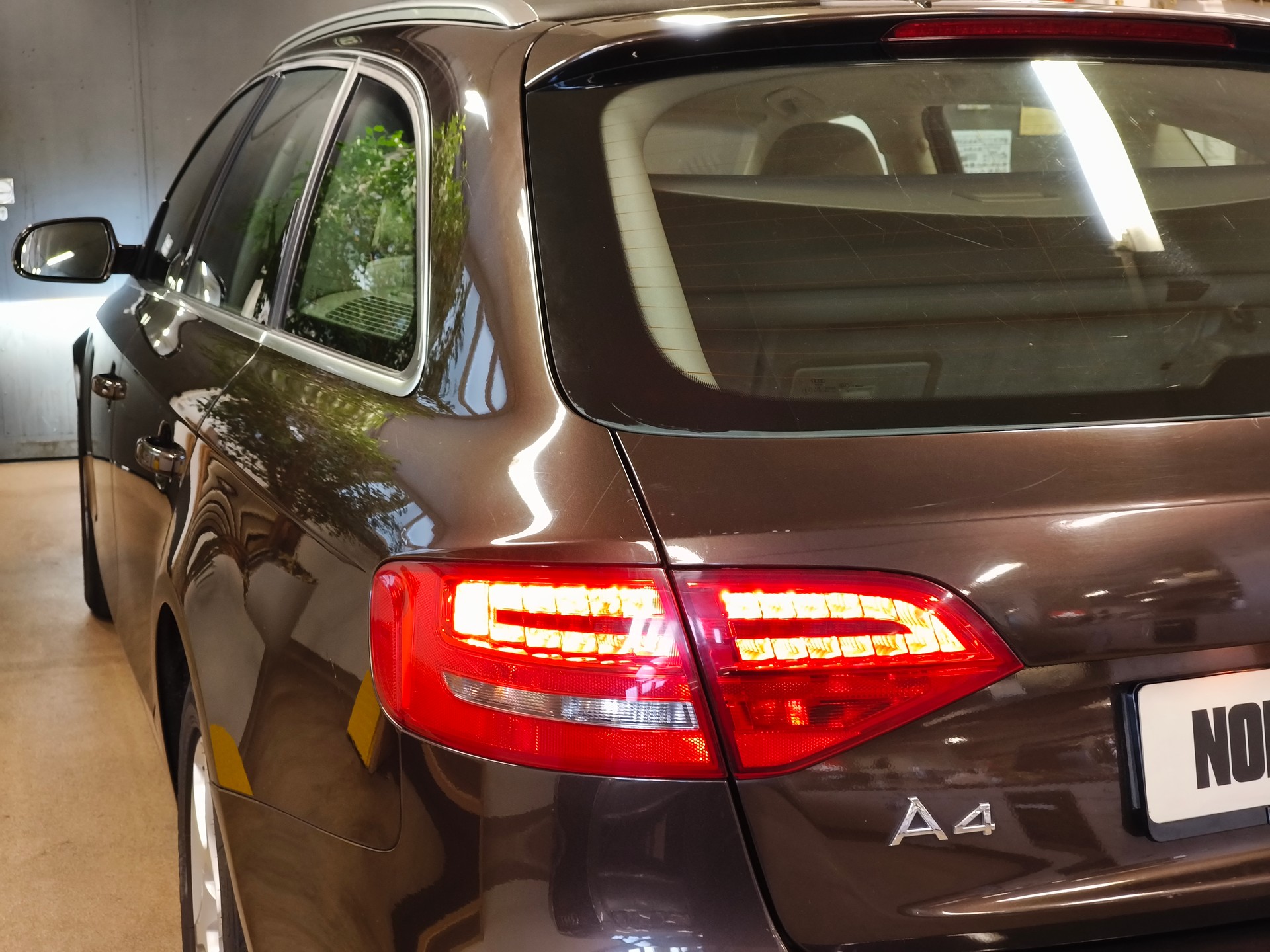 AUDI A4 Avant 3.0 TDI quattro S-tronic-image-10