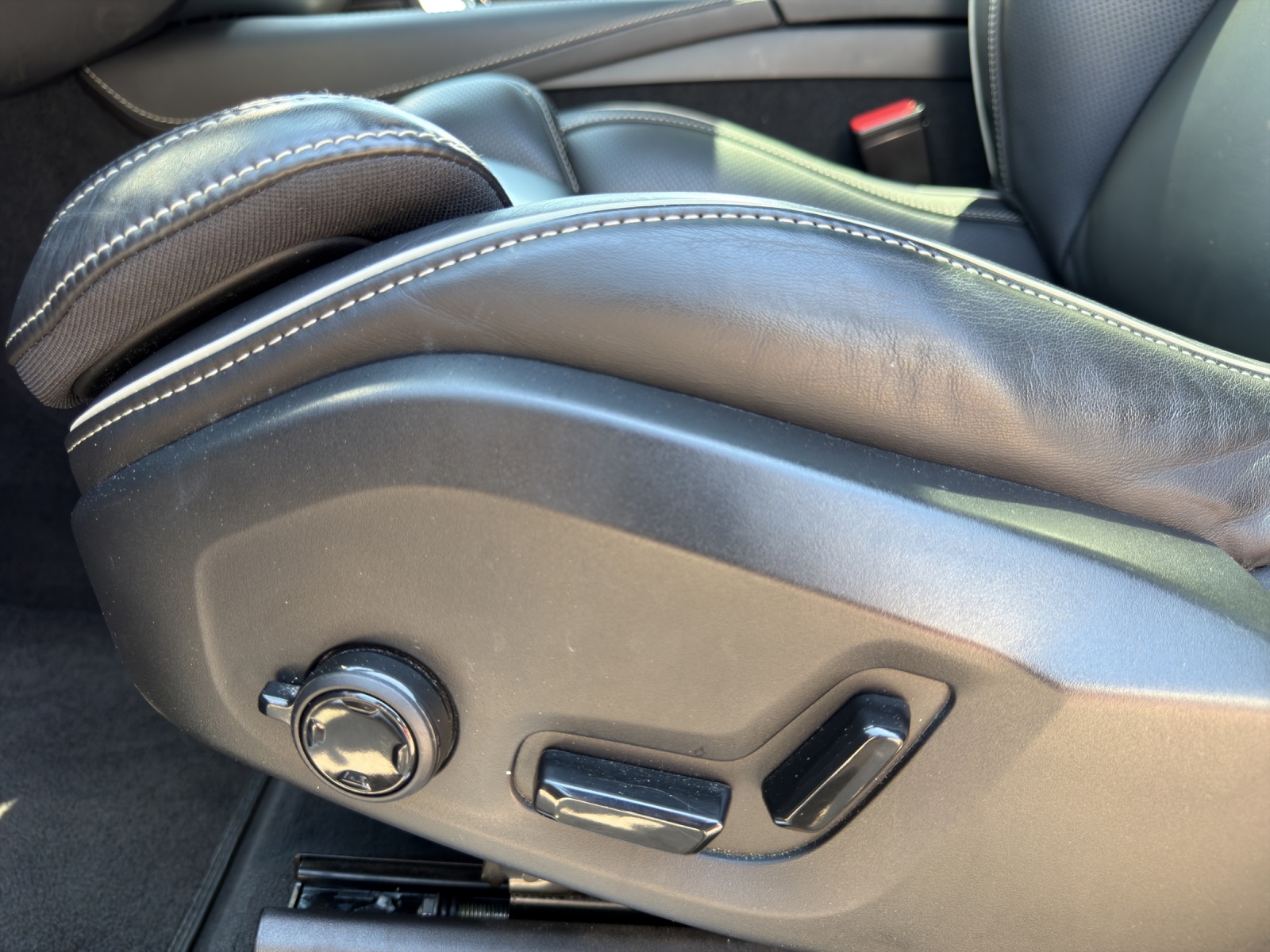 VOLVO XC90 B5 Diesel Mild Hybrid AWD Ultimate Dark Geartronic-image-15