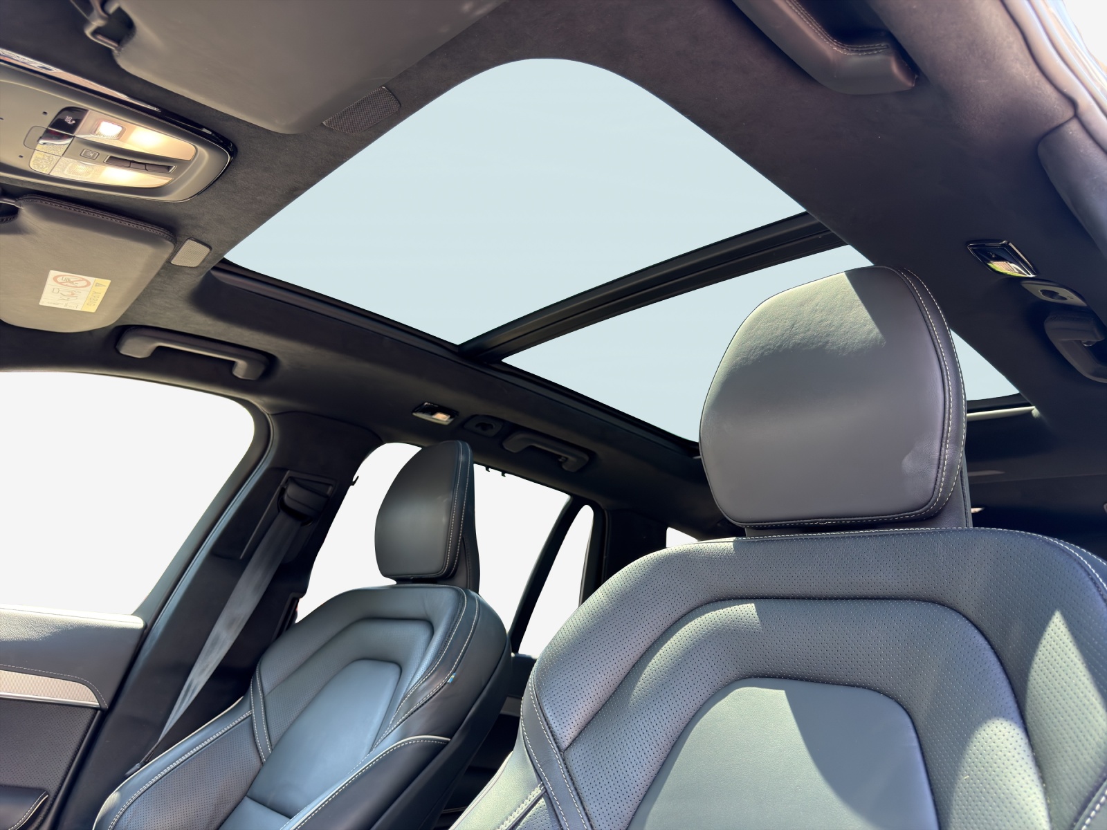 VOLVO XC90 B5 Diesel Mild Hybrid AWD Ultimate Dark Geartronic-image-14