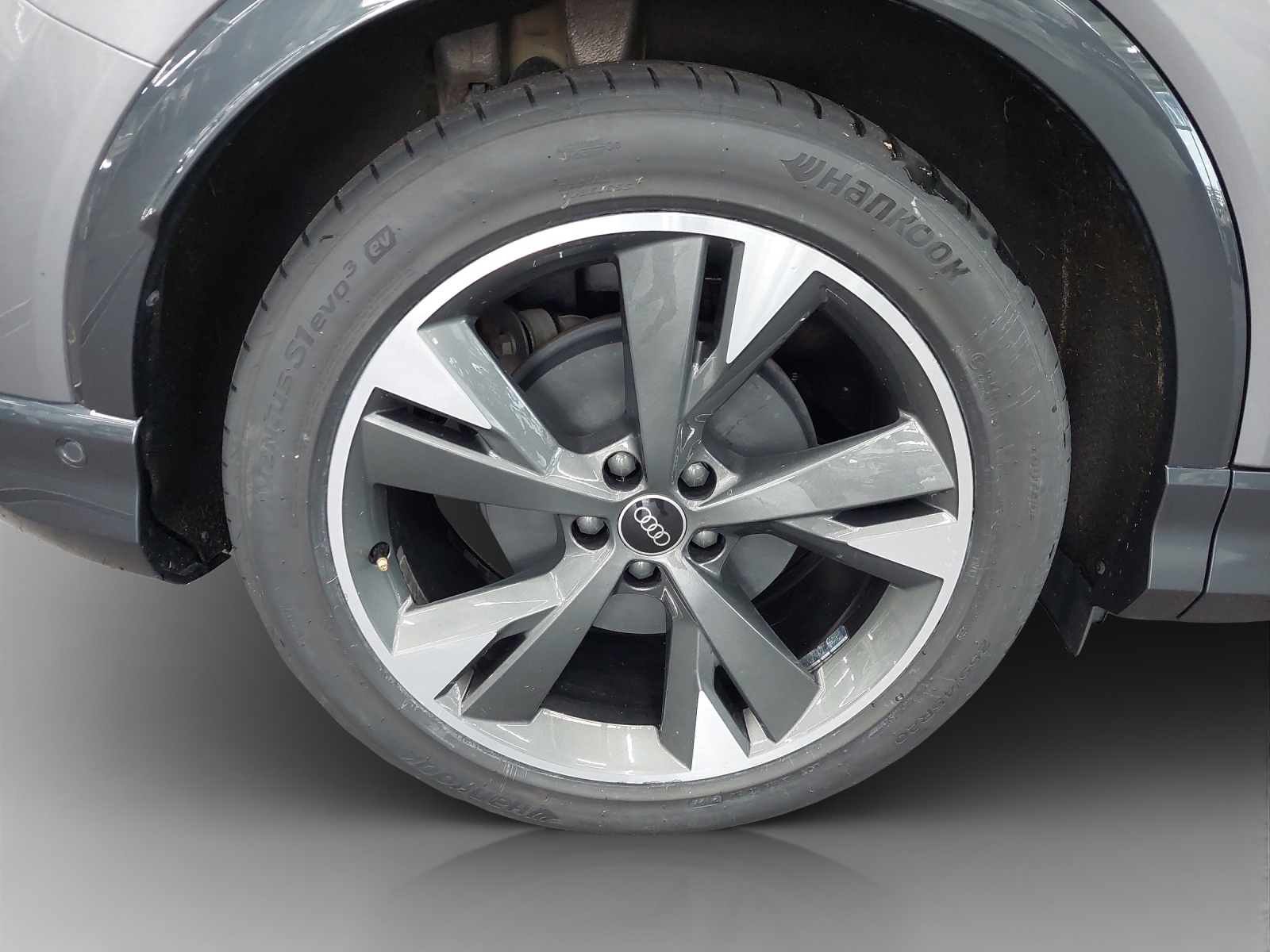 AUDI Q4 e-tron 50 quattro-image-14