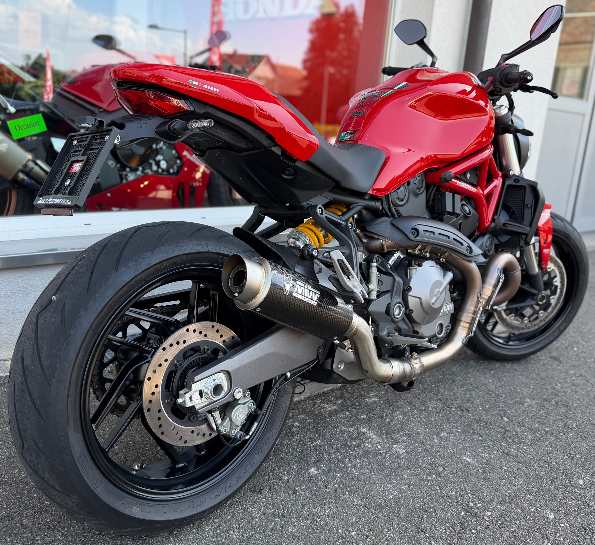 DUCATI Monster 821-showroom-element-3