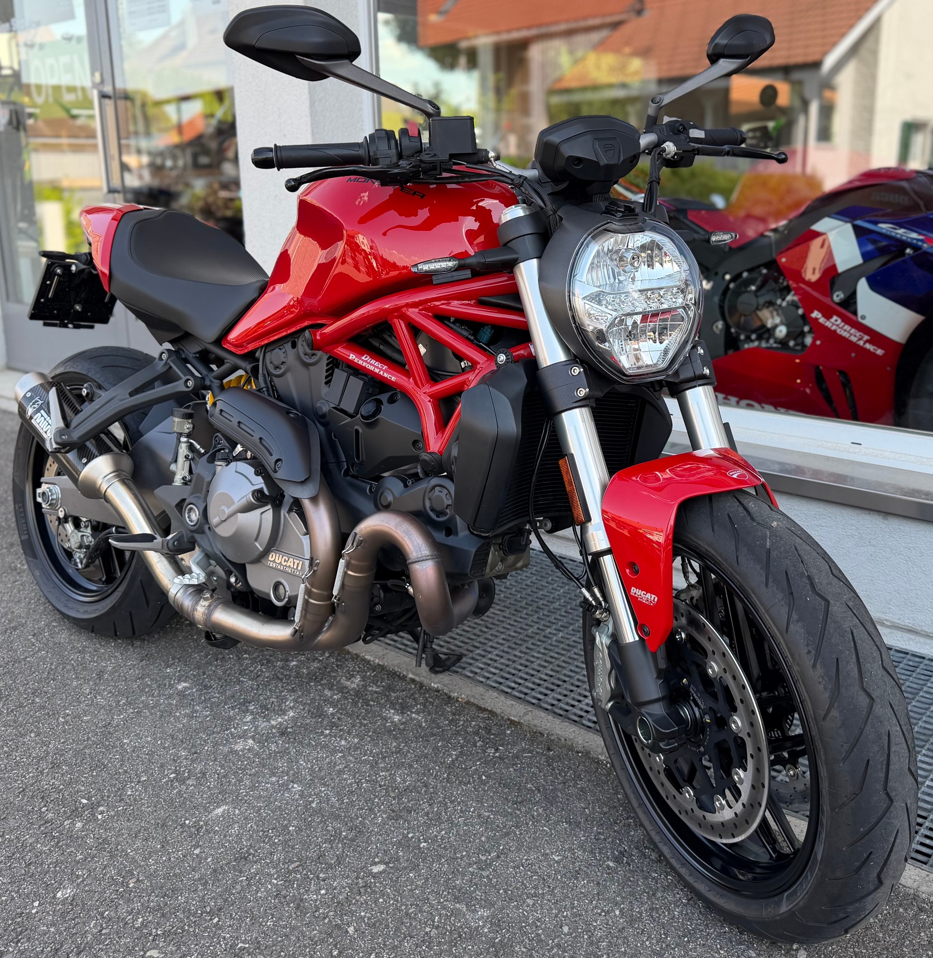 DUCATI Monster 821-showroom-element-2
