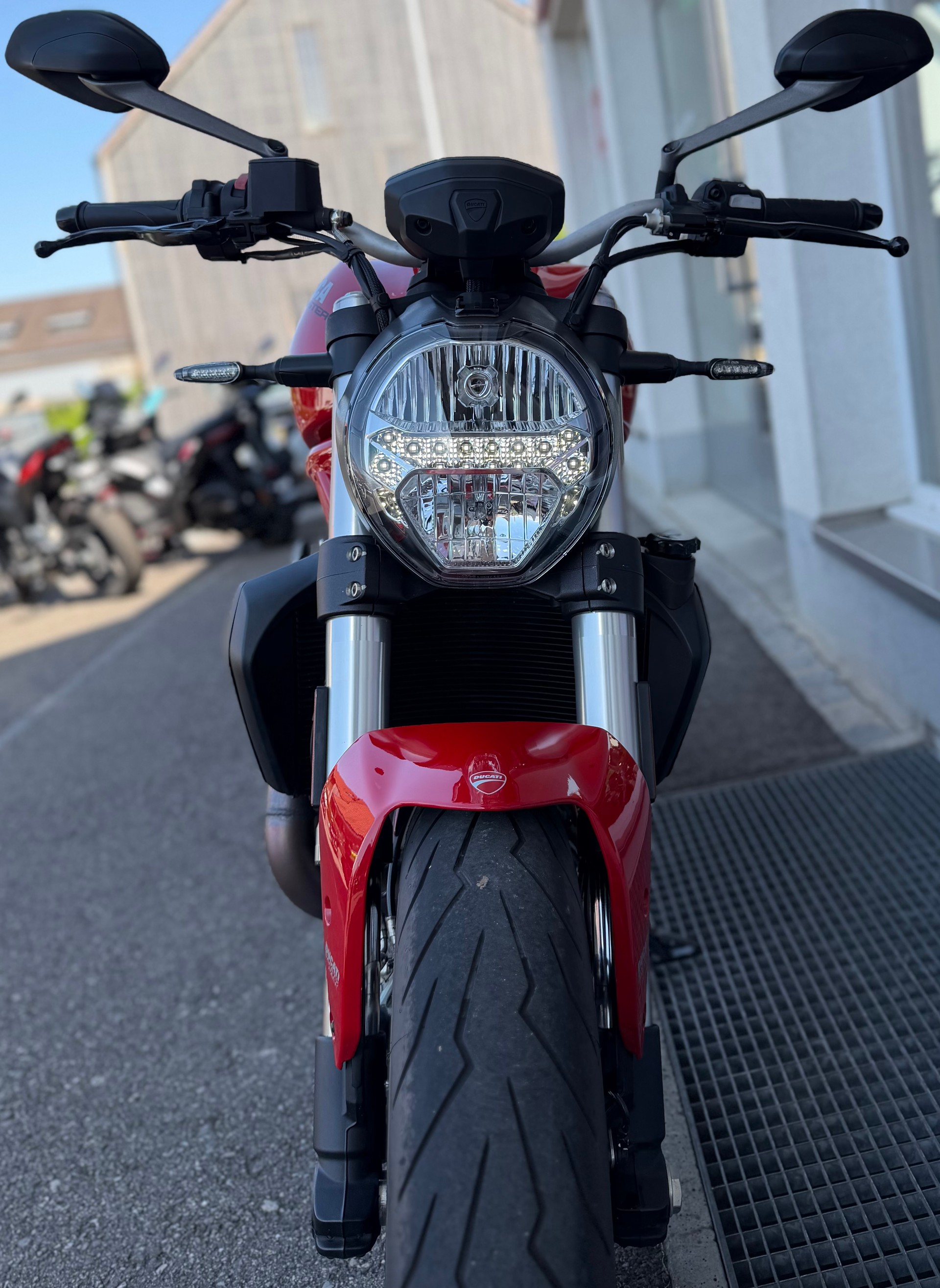 DUCATI Monster 821-showroom-element-1