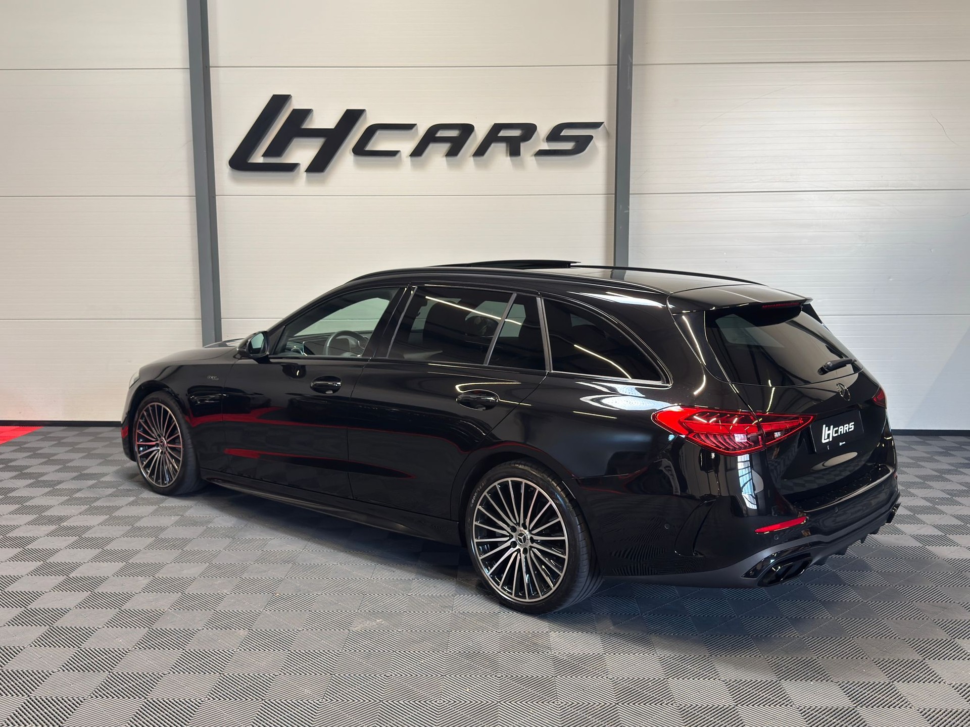 MERCEDES-BENZ C 300 AMG Line 4matic Kombi-image-2