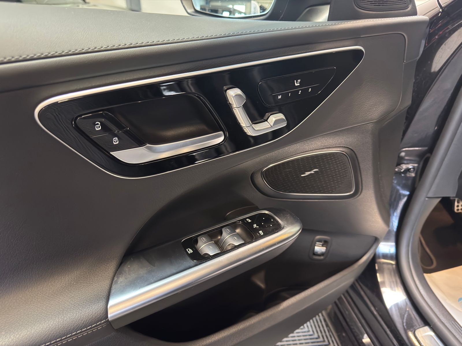 MERCEDES-BENZ C 300 AMG Line 4matic Kombi-image-15
