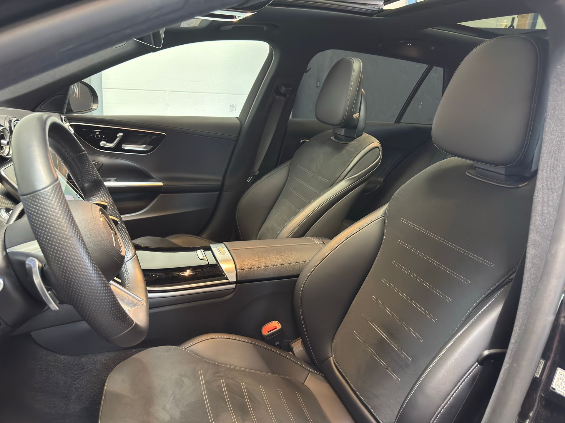 MERCEDES-BENZ C 300 AMG Line 4matic Kombi-image-14