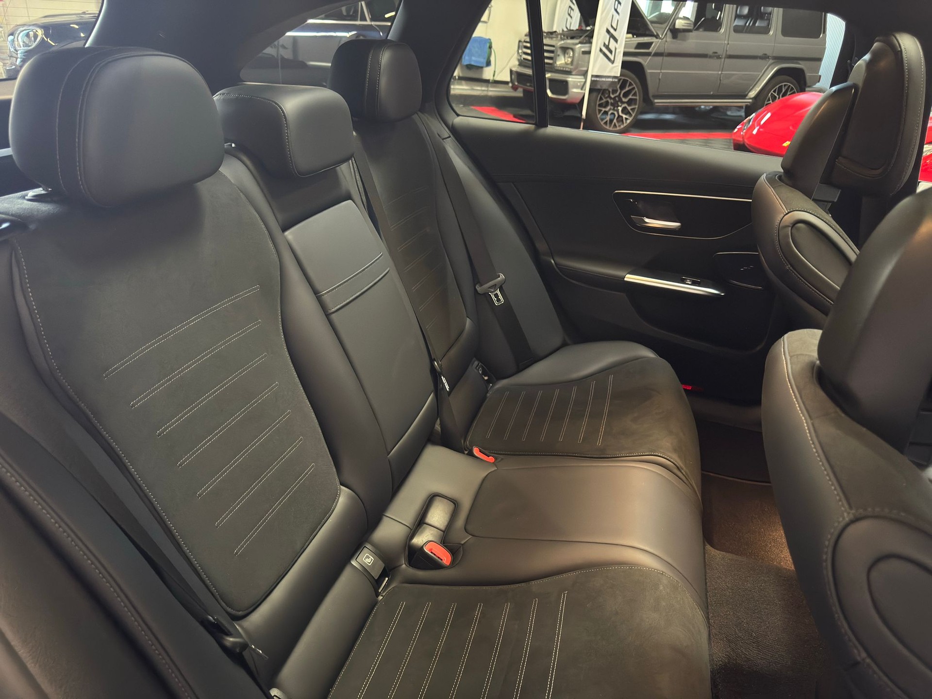 MERCEDES-BENZ C 300 AMG Line 4matic Kombi-image-8