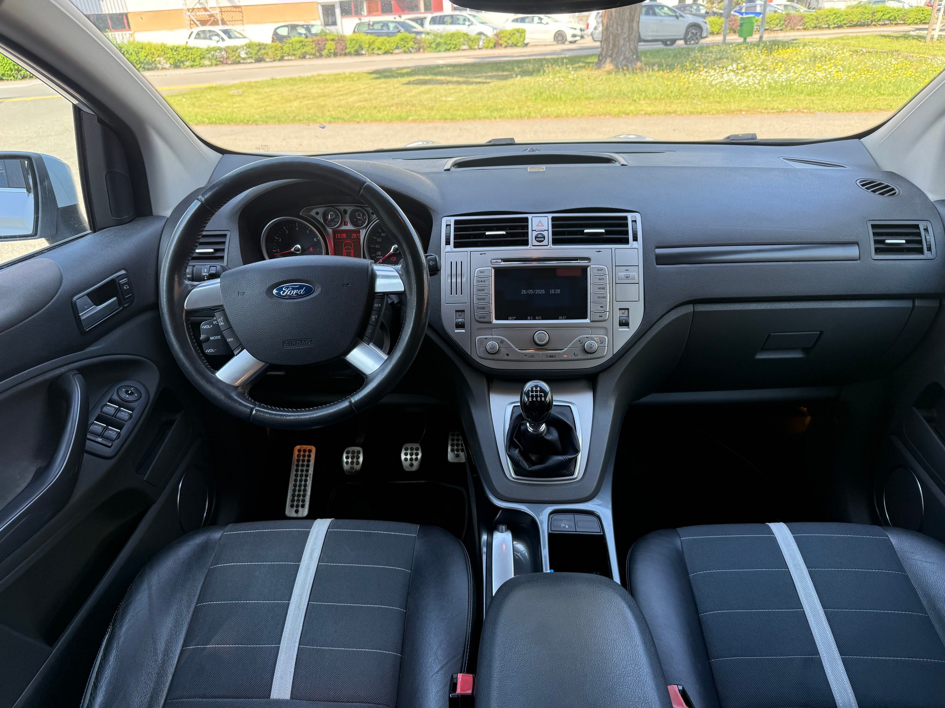 FORD Kuga 2.5 Turbo Titanium 4WD-image-7
