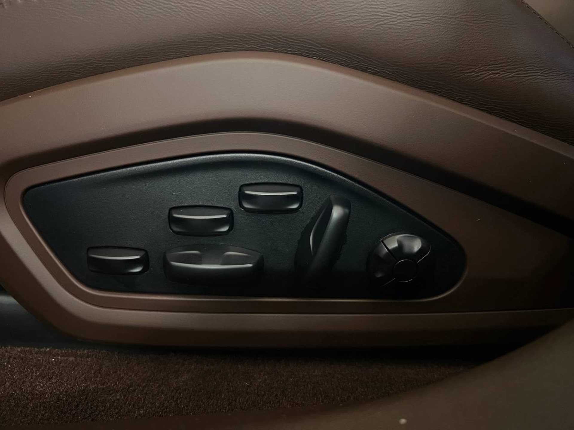 PORSCHE Taycan Turbo-image-22