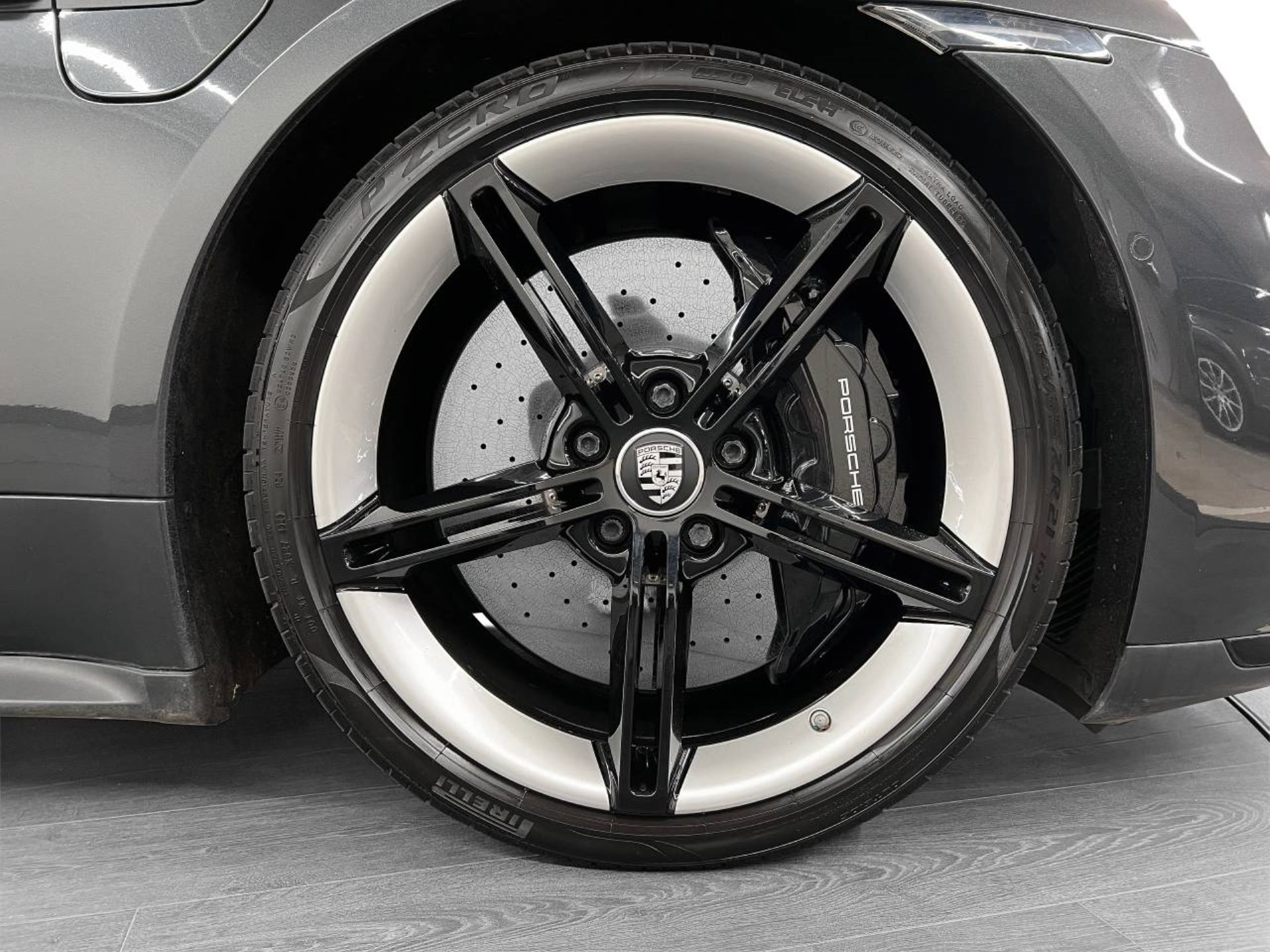 PORSCHE Taycan Turbo-image-10