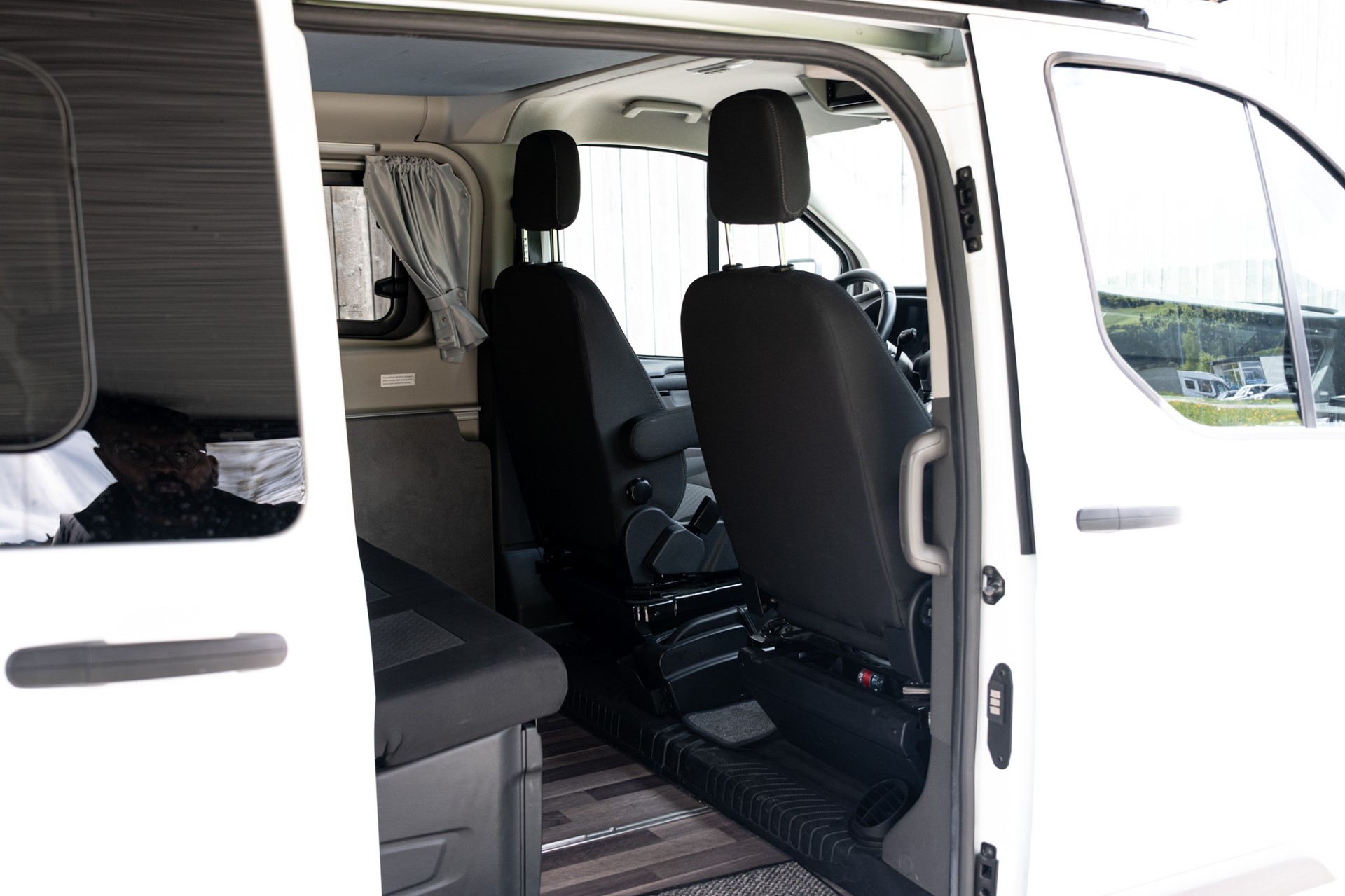 FORD Transit Custom 320 L1H1 Camper A-image-8
