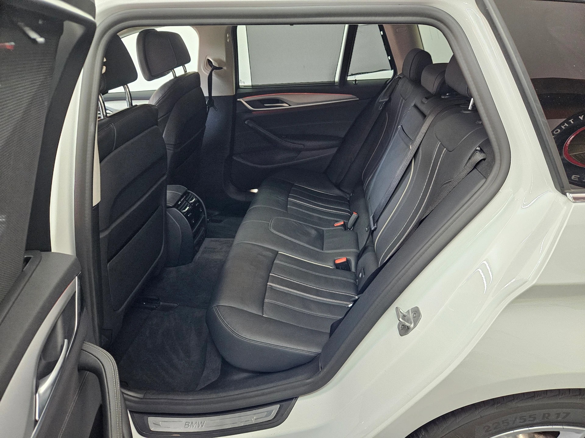 BMW 520d xDrive 48V Touring Steptronic-image-12